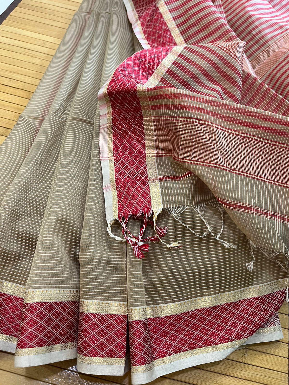 Maheshwari Handloom Saree in classic Beige and Red combination