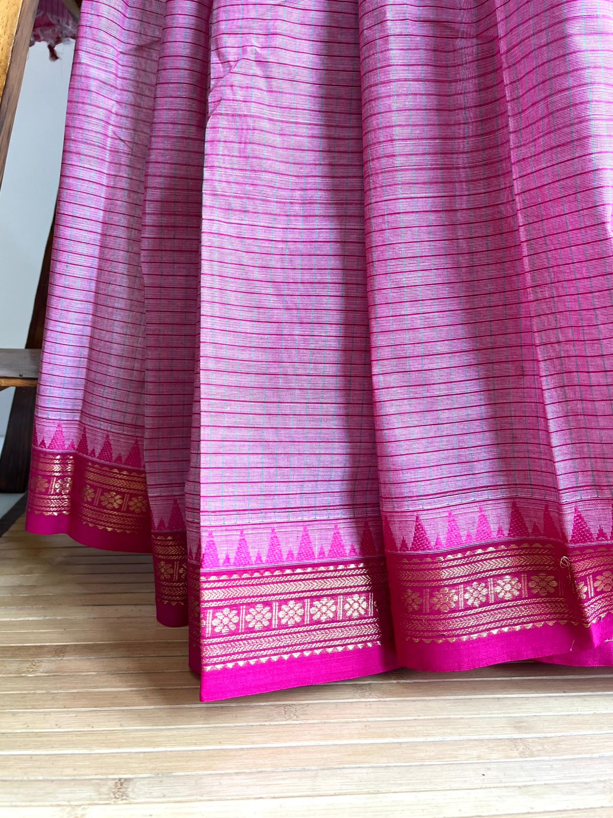 Pure Cotton Handwoven Saree With Zari Border - Pink