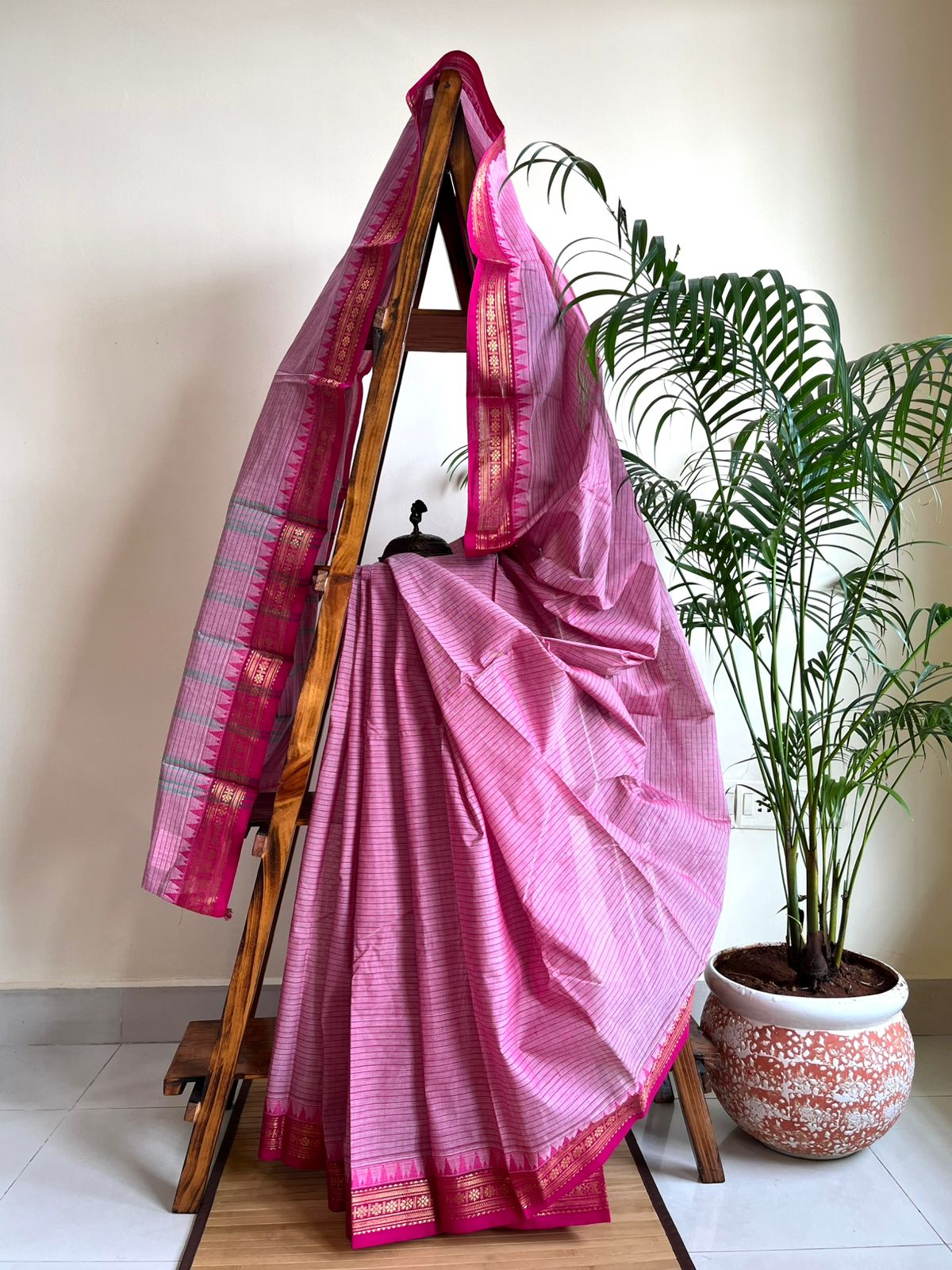 Pure Cotton Handwoven Saree With Zari Border - Pink