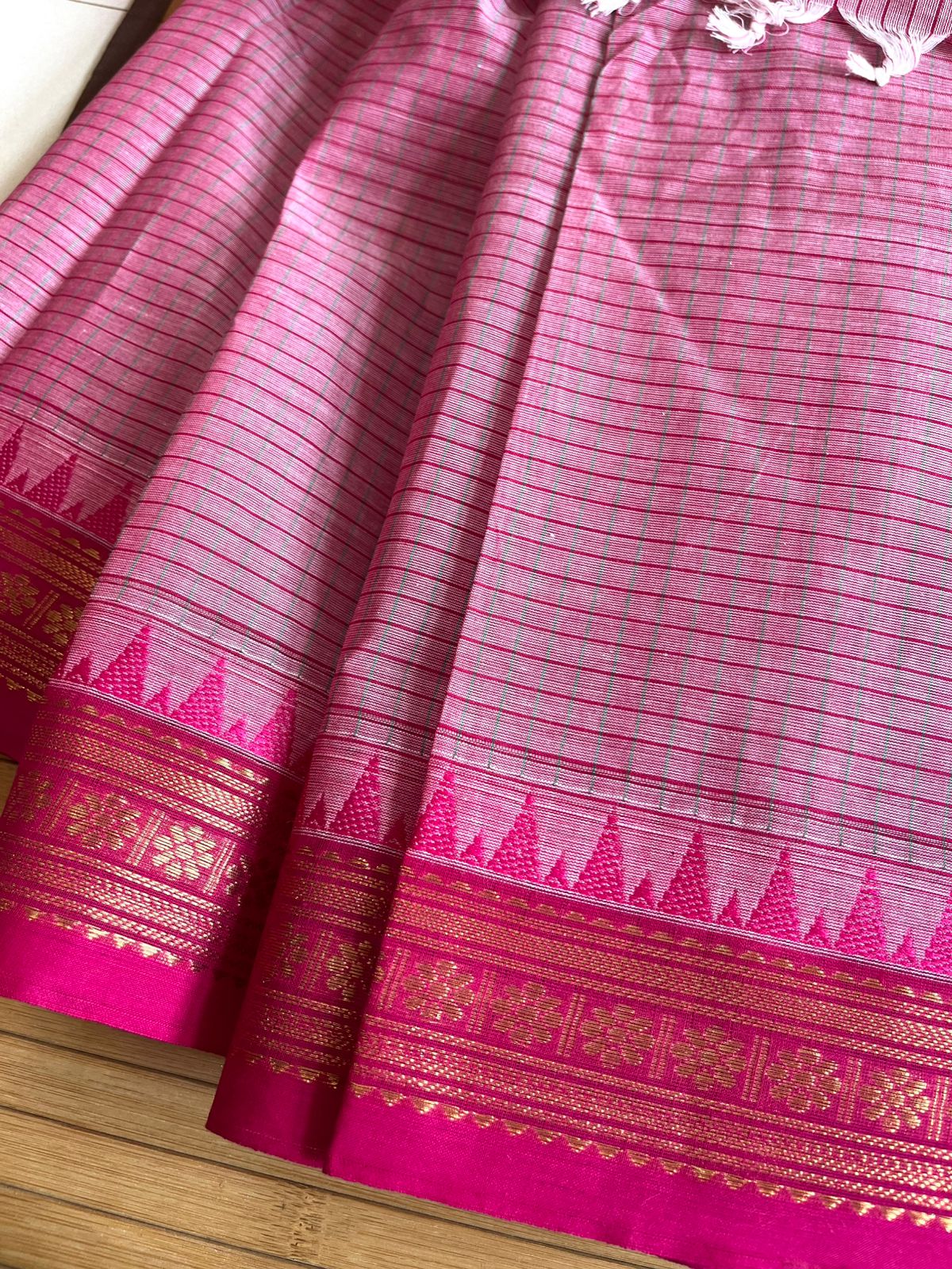 Pure Cotton Handwoven Saree With Zari Border - Pink