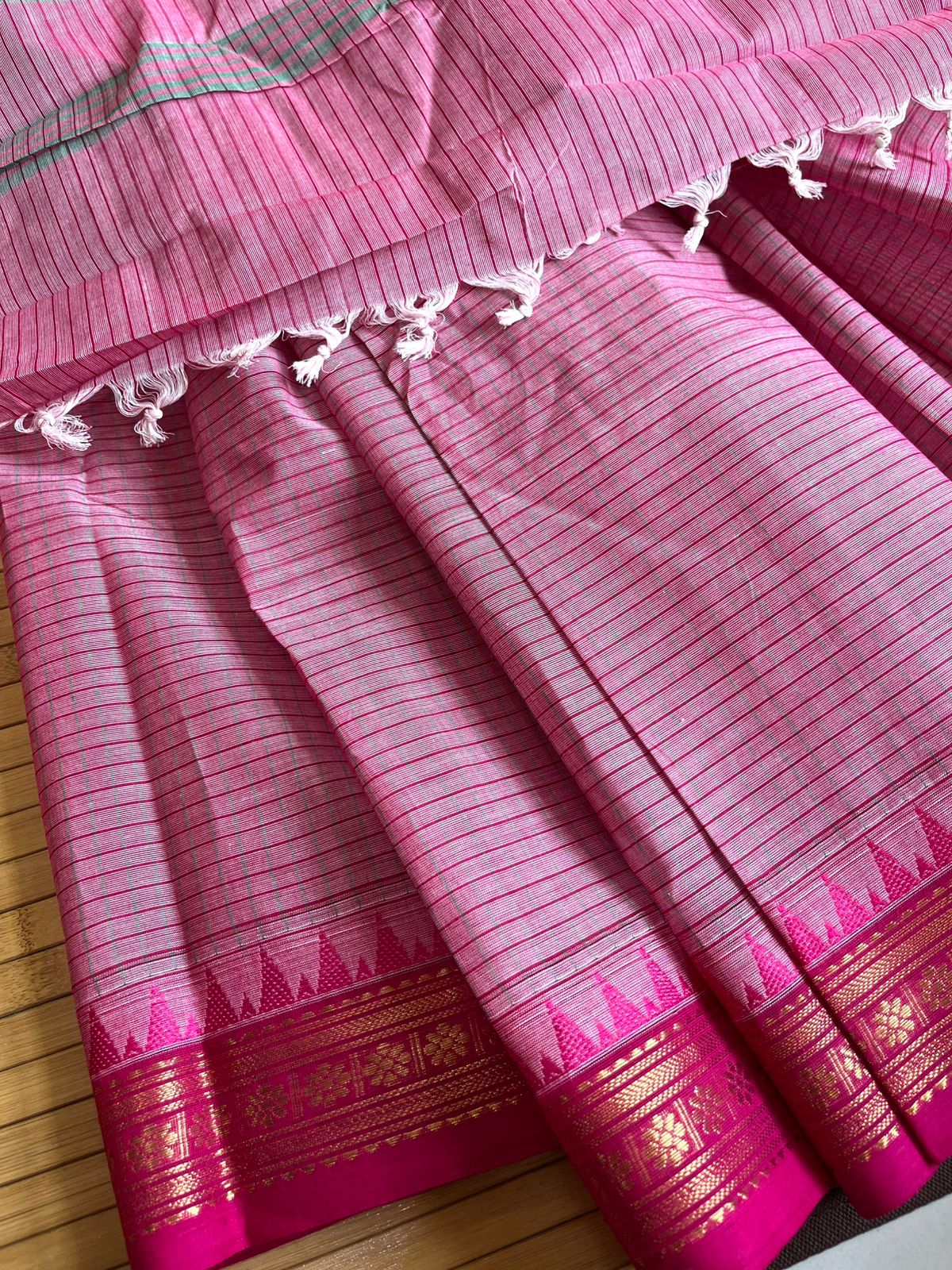 Pure Cotton Handwoven Saree With Zari Border - Pink