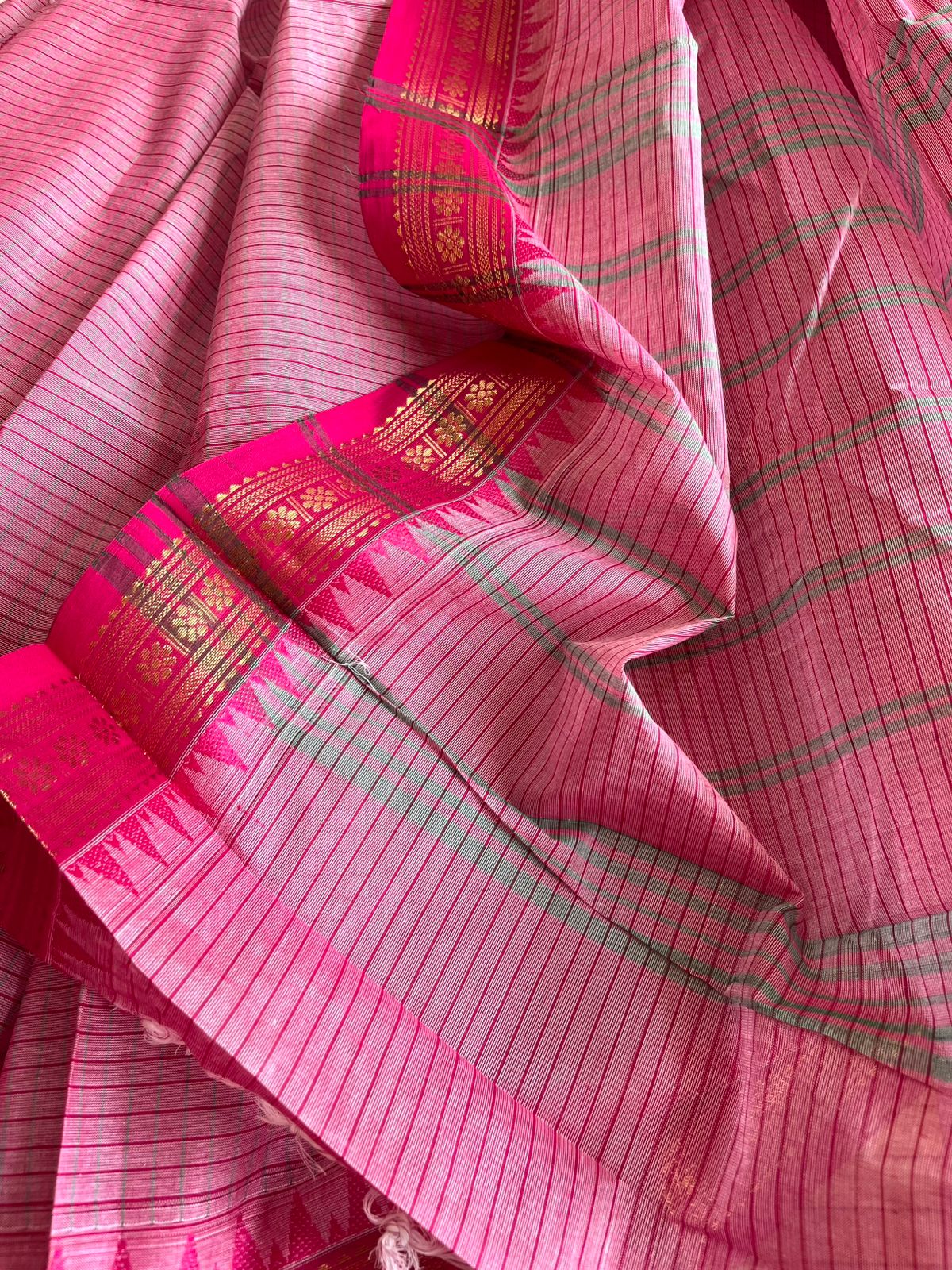 Pure Cotton Handwoven Saree With Zari Border - Pink
