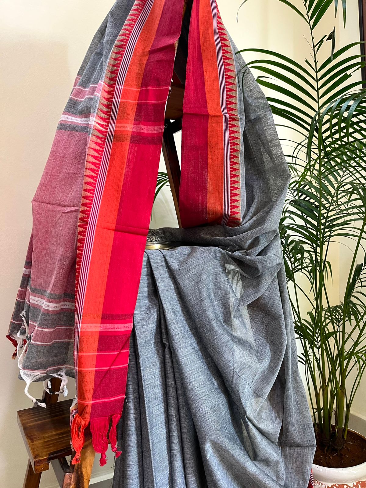 Handwoven Pure Bengal Cotton Saree - Grey and Red