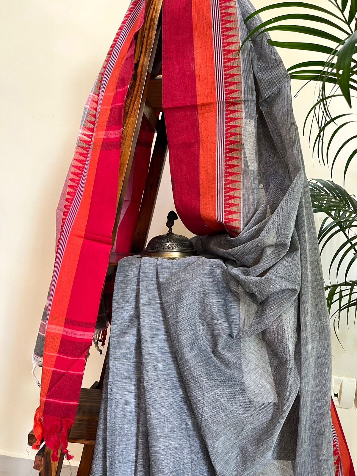 Handwoven Pure Bengal Cotton Saree - Grey and Red