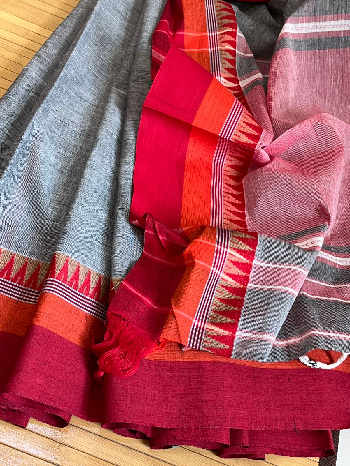 Handwoven Pure Bengal Cotton Saree - Grey and Red