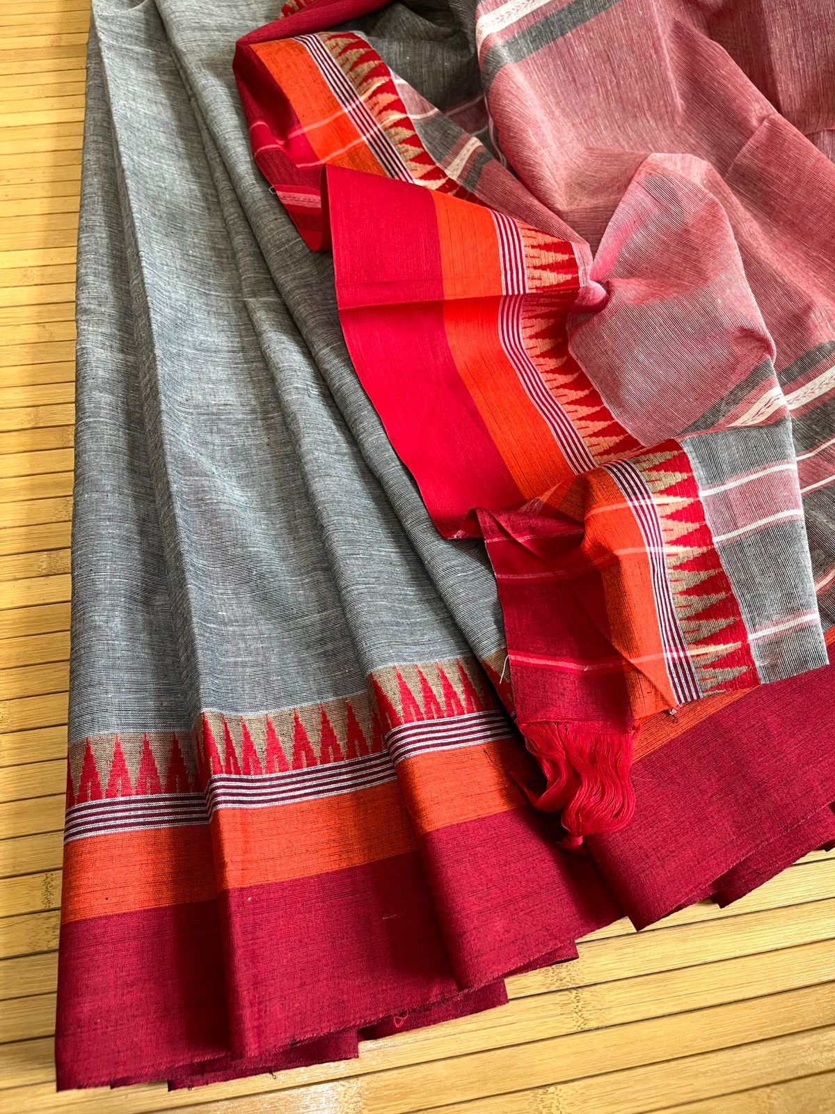 Handwoven Pure Bengal Cotton Saree - Grey and Red