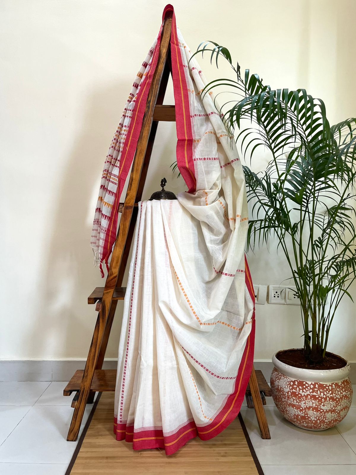 Handwoven Bengal Cotton Begumpuri Weave Saree - White with Red