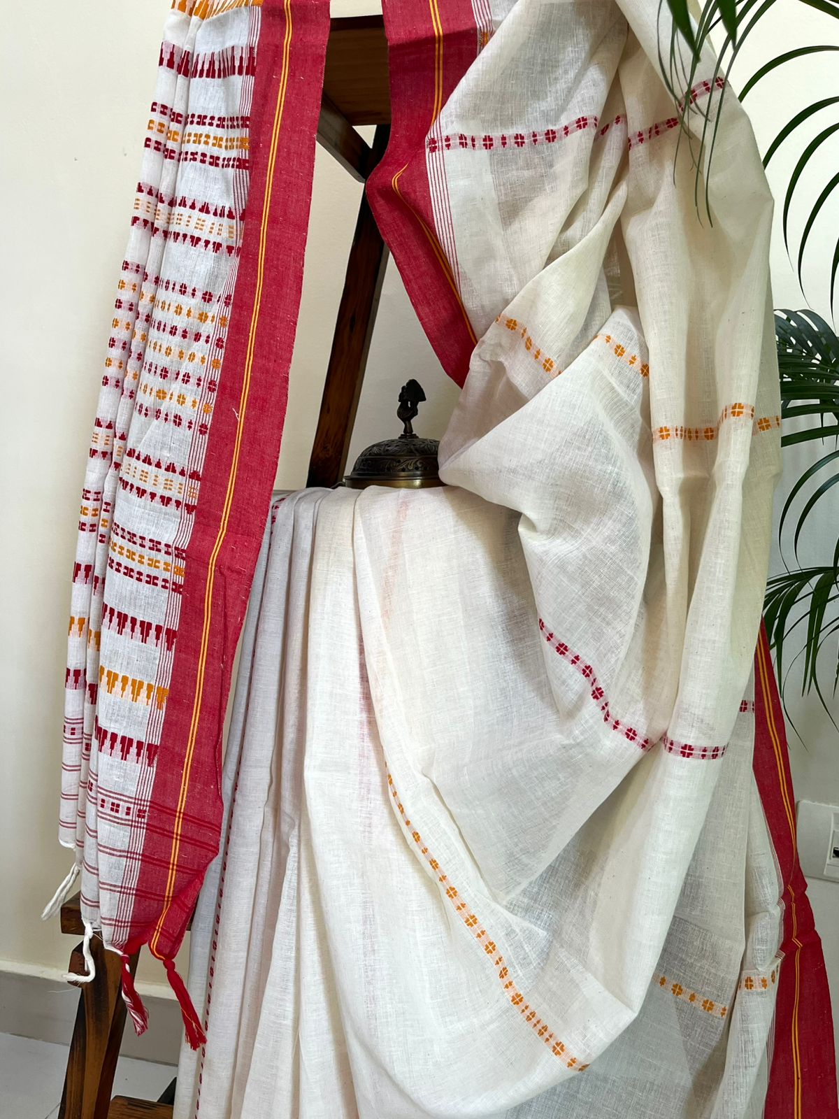 Handwoven Bengal Cotton Begumpuri Weave Saree - White with Red