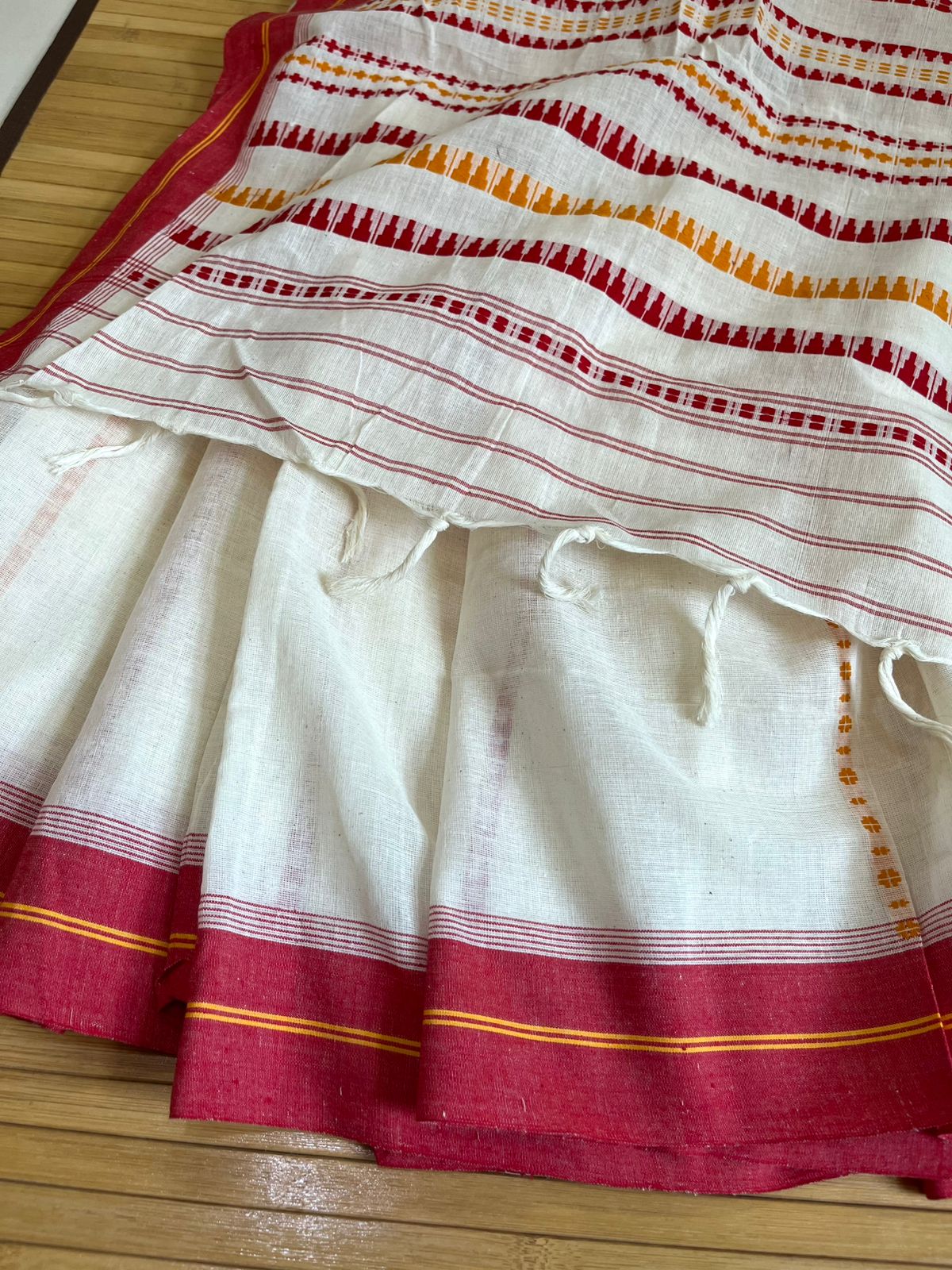 Handwoven Bengal Cotton Begumpuri Weave Saree - White with Red