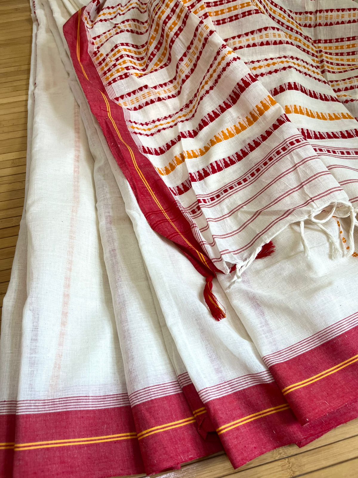 Handwoven Bengal Cotton Begumpuri Weave Saree - White with Red