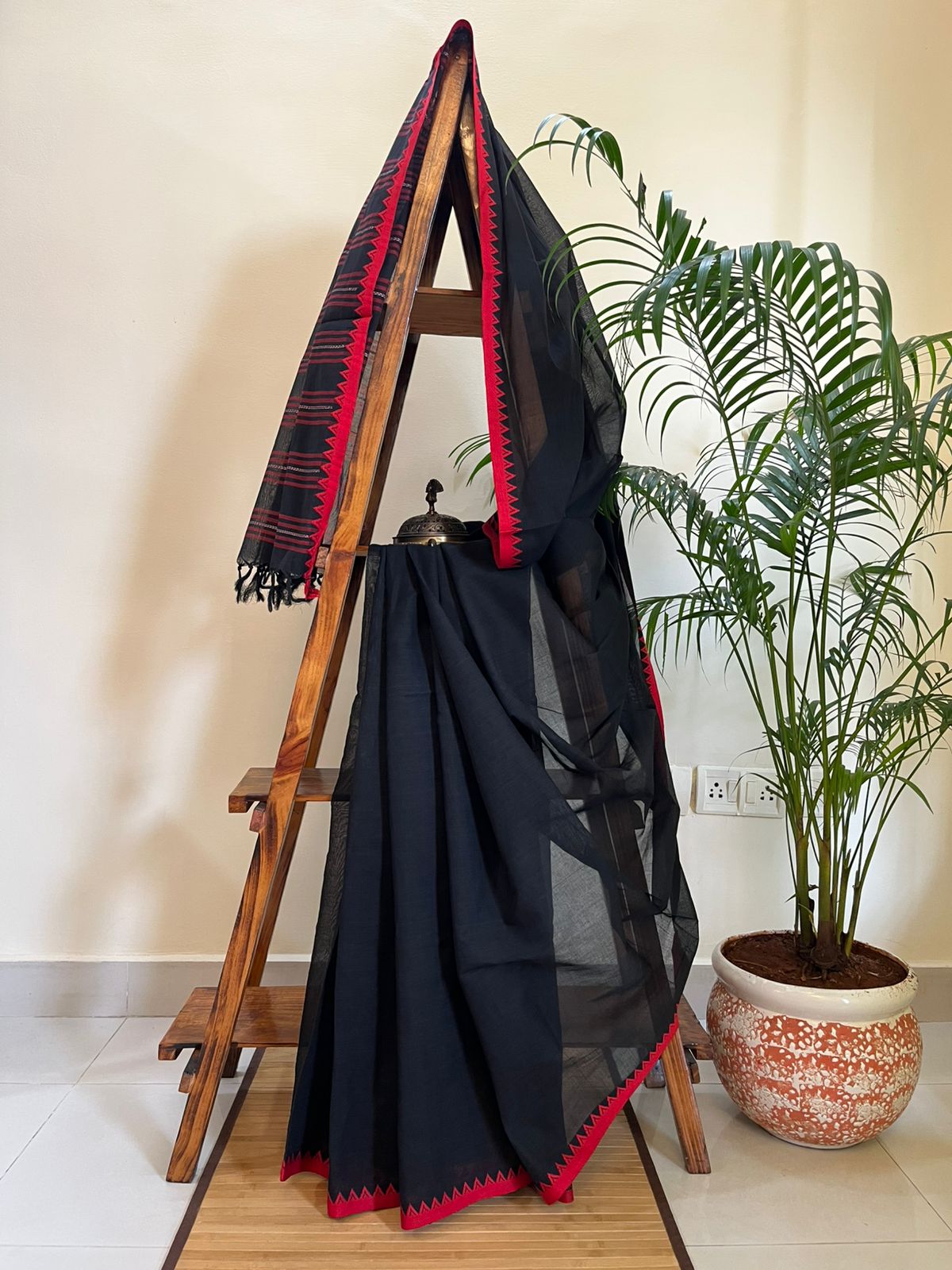 Pure Cotton Bengal Handloom saree - Black with Red