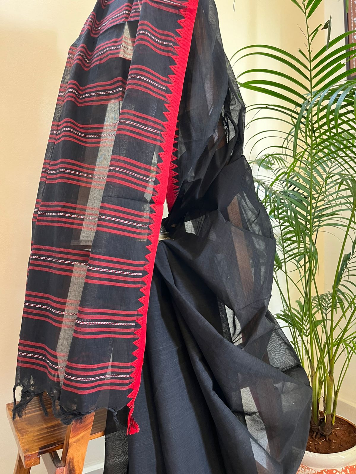 Pure Cotton Bengal Handloom saree - Black with Red