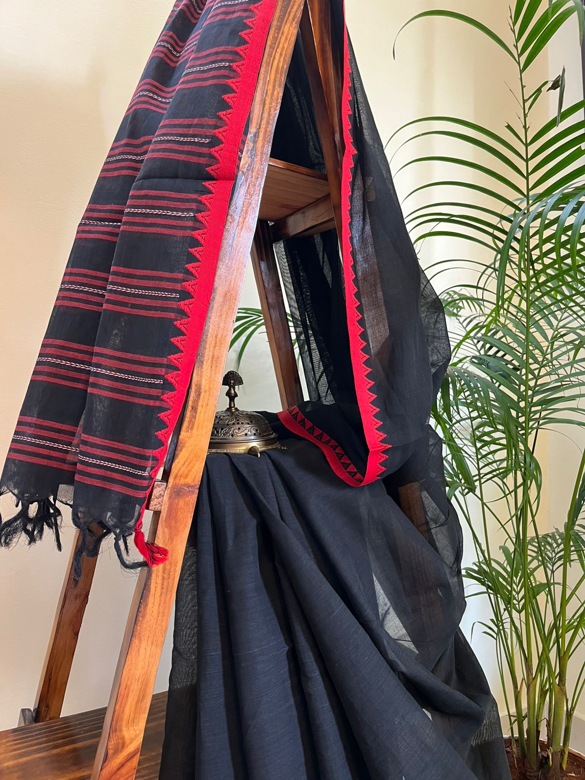 Pure Cotton Bengal Handloom saree - Black with Red