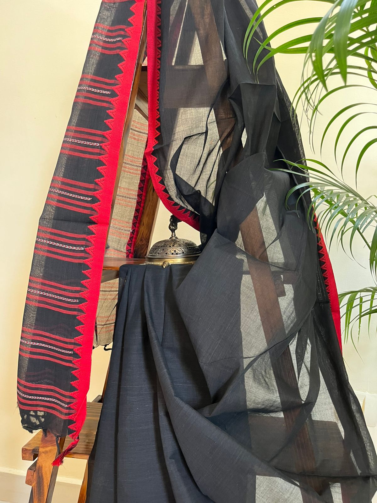 Pure Cotton Bengal Handloom saree - Black with Red