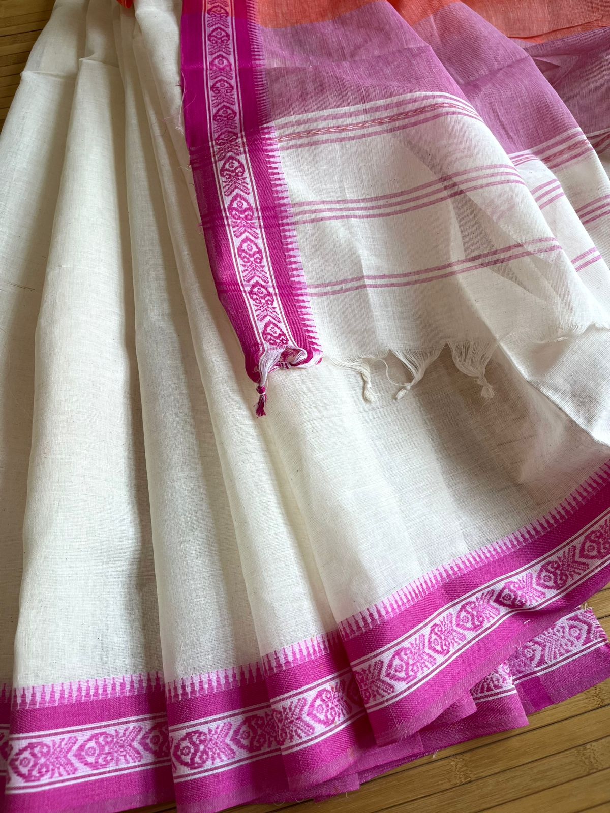 Bengal Cotton Handwoven Saree with Fish Design Border - Chalk White