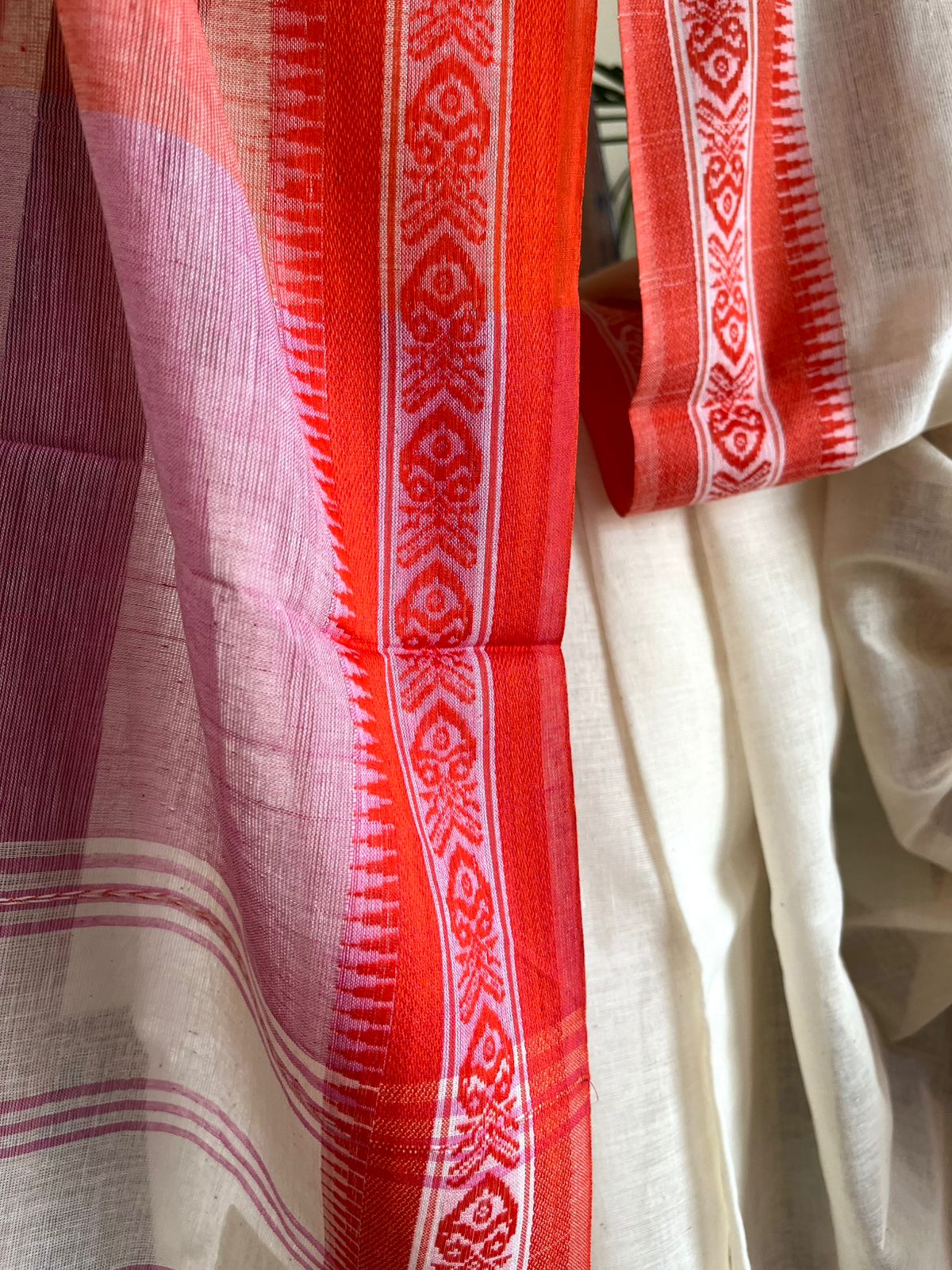 Bengal Cotton Handwoven Saree with Fish Design Border - Chalk White