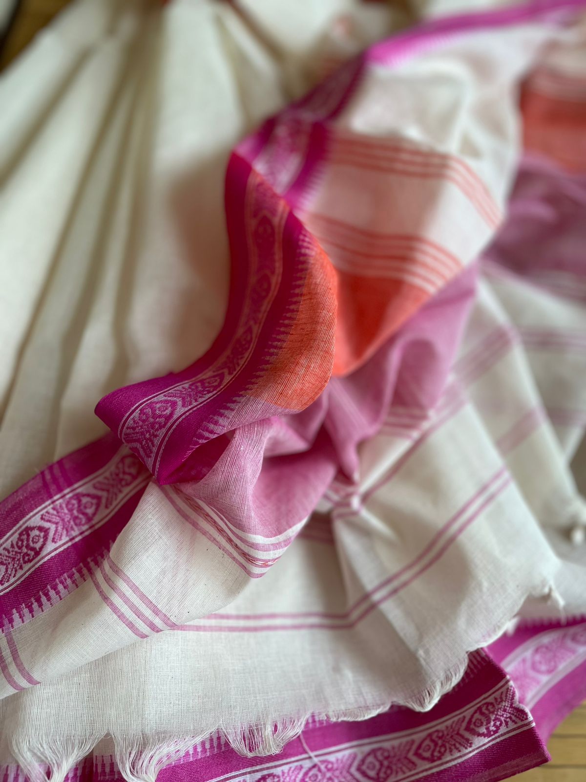 Bengal Cotton Handwoven Saree with Fish Design Border - Chalk White