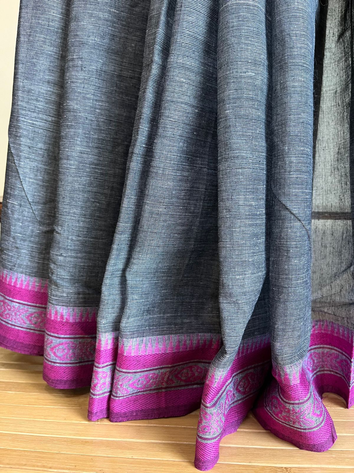 Bengal Cotton Handwoven Saree with Fish Design Border - Ash Grey
