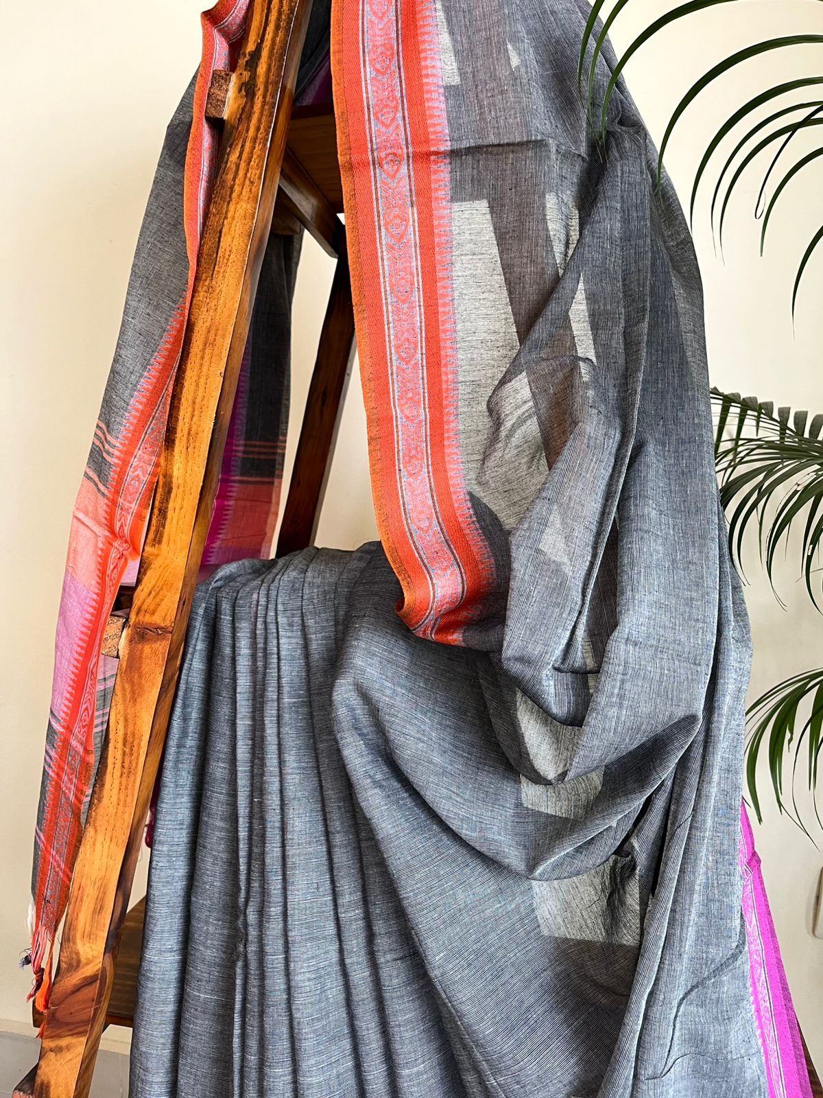 Bengal Cotton Handwoven Saree with Fish Design Border - Ash Grey