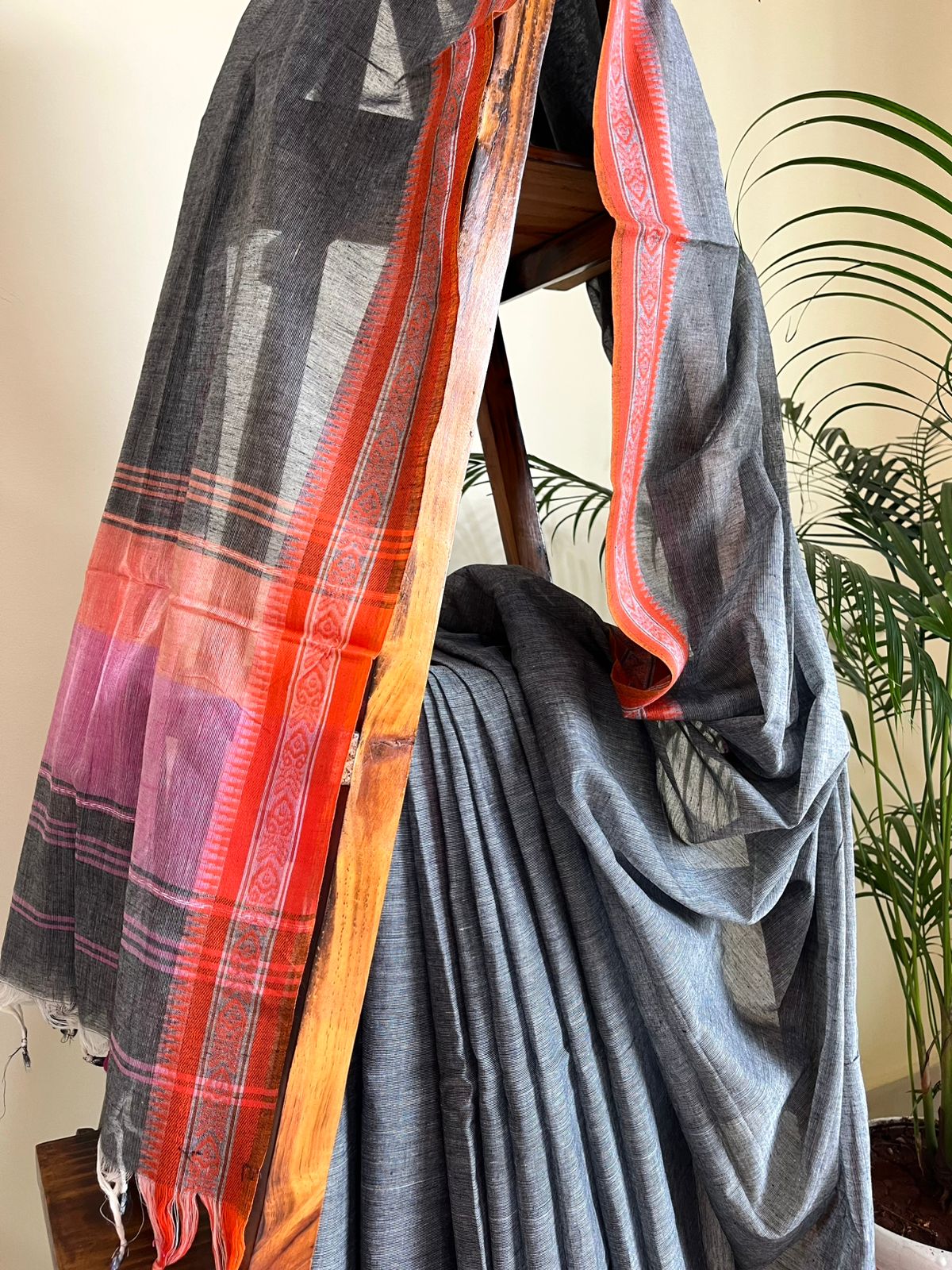 Bengal Cotton Handwoven Saree with Fish Design Border - Ash Grey