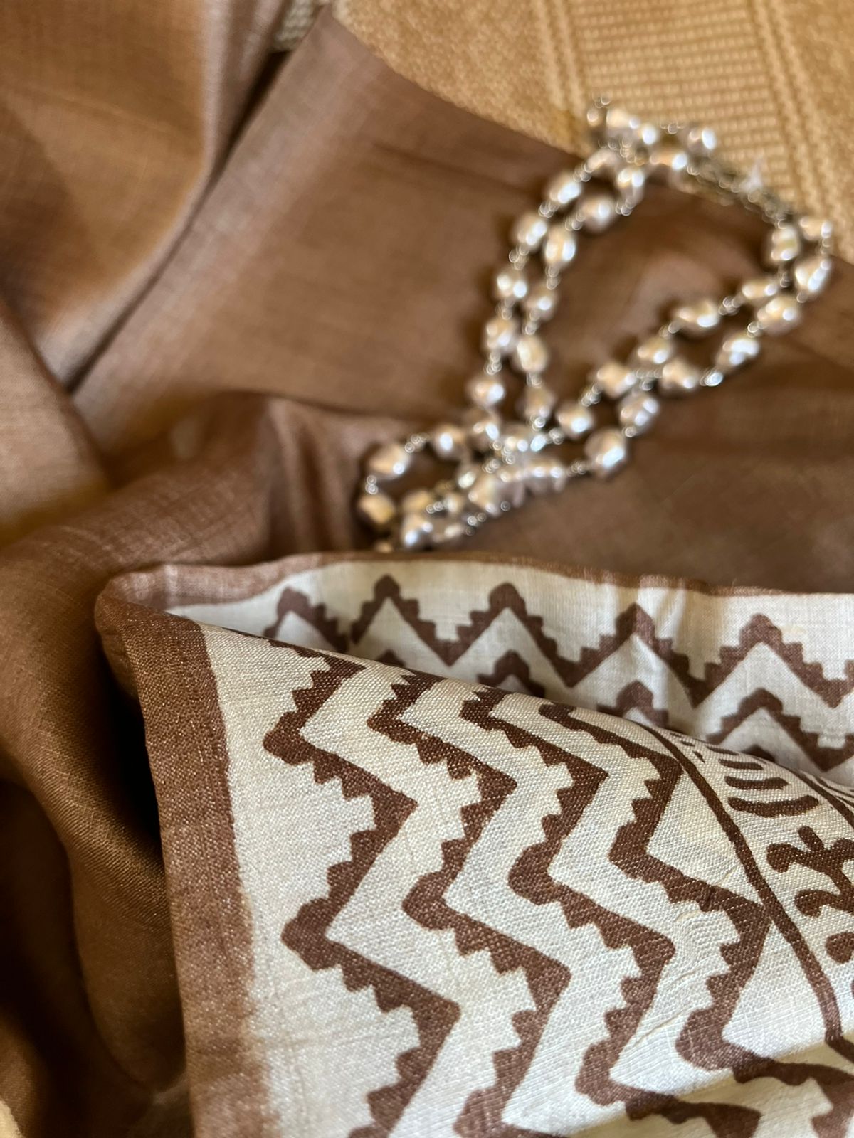 Mocha Mousse Series Tussar Silk Dupatta with Shell Pearl Neckpiece