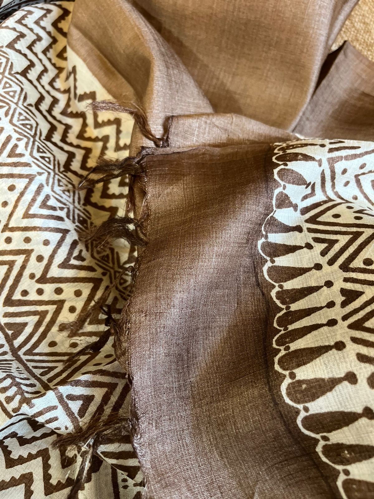 Mocha Mousse Series Tussar Silk Dupatta with Shell Pearl Neckpiece