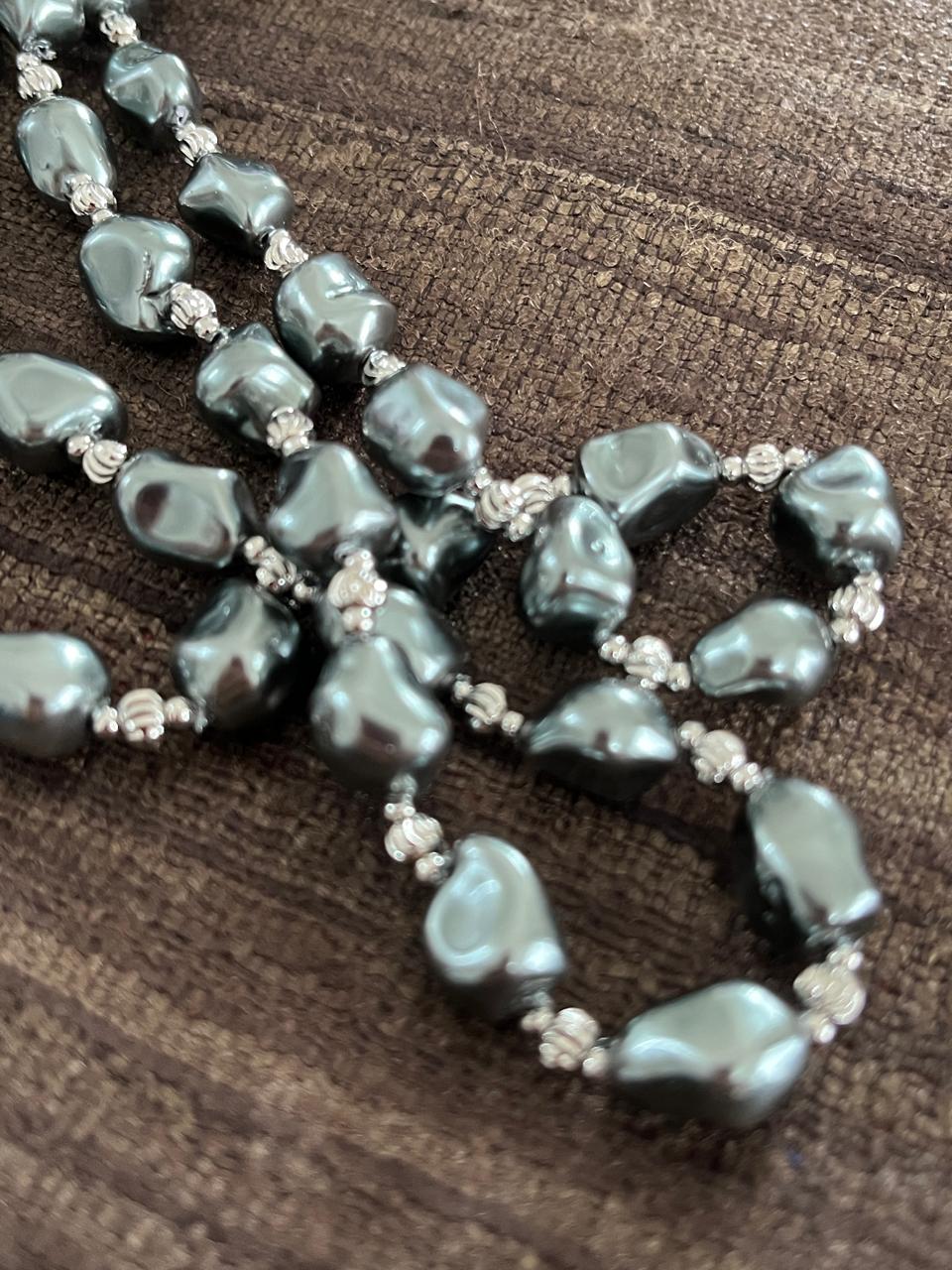 Shell Pearl Neckpieces - Gunmetal Hue