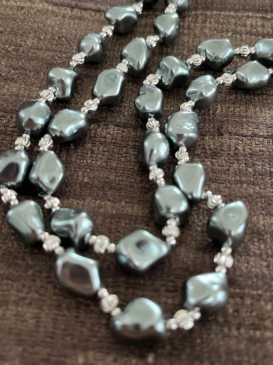 Shell Pearl Neckpieces - Gunmetal Hue