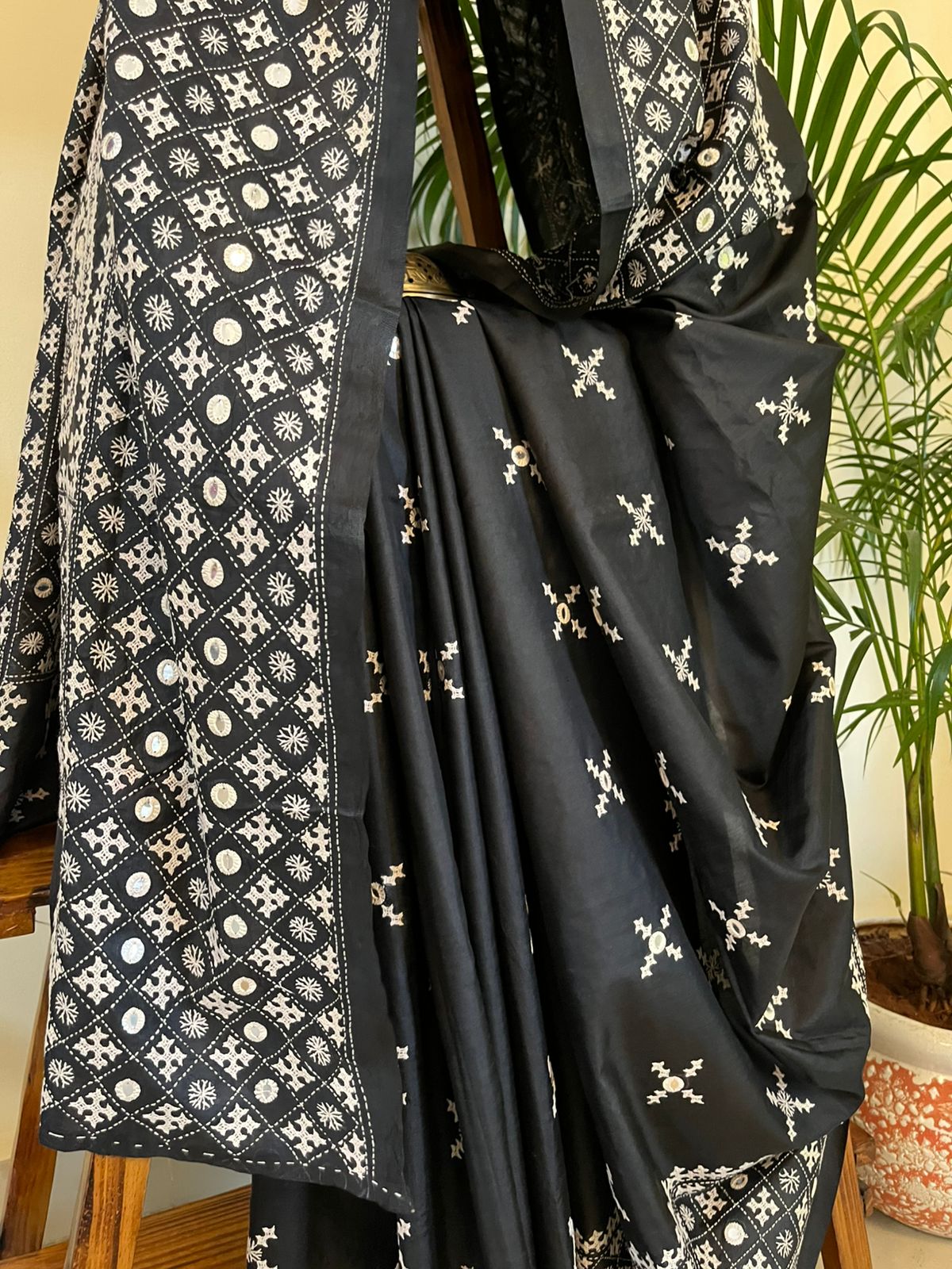Beautiful Pure Bangalore Silk Kutch Work Hand Embroidered Saree - Black and White