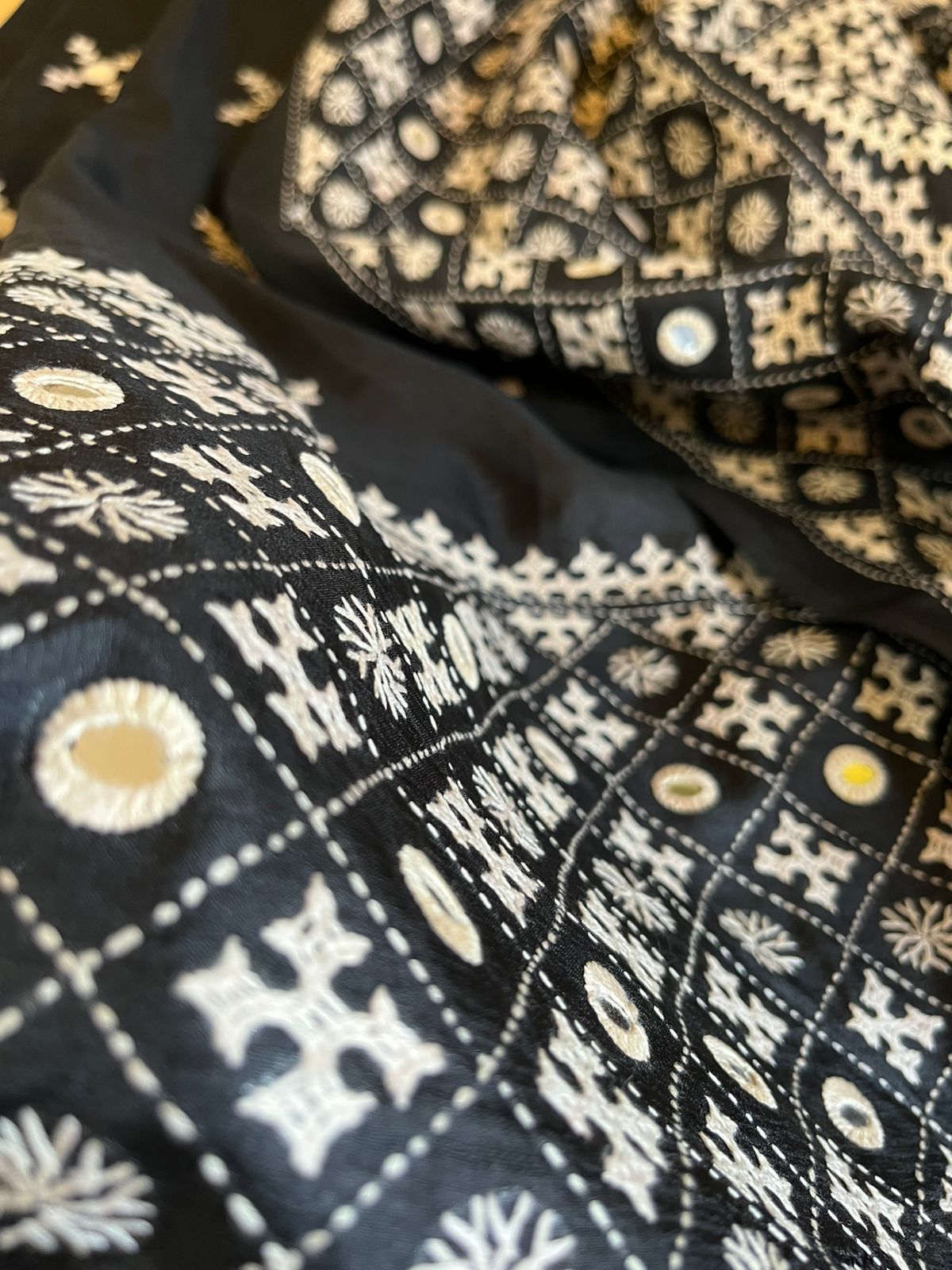 Beautiful Pure Bangalore Silk Kutch Work Hand Embroidered Saree - Black and White