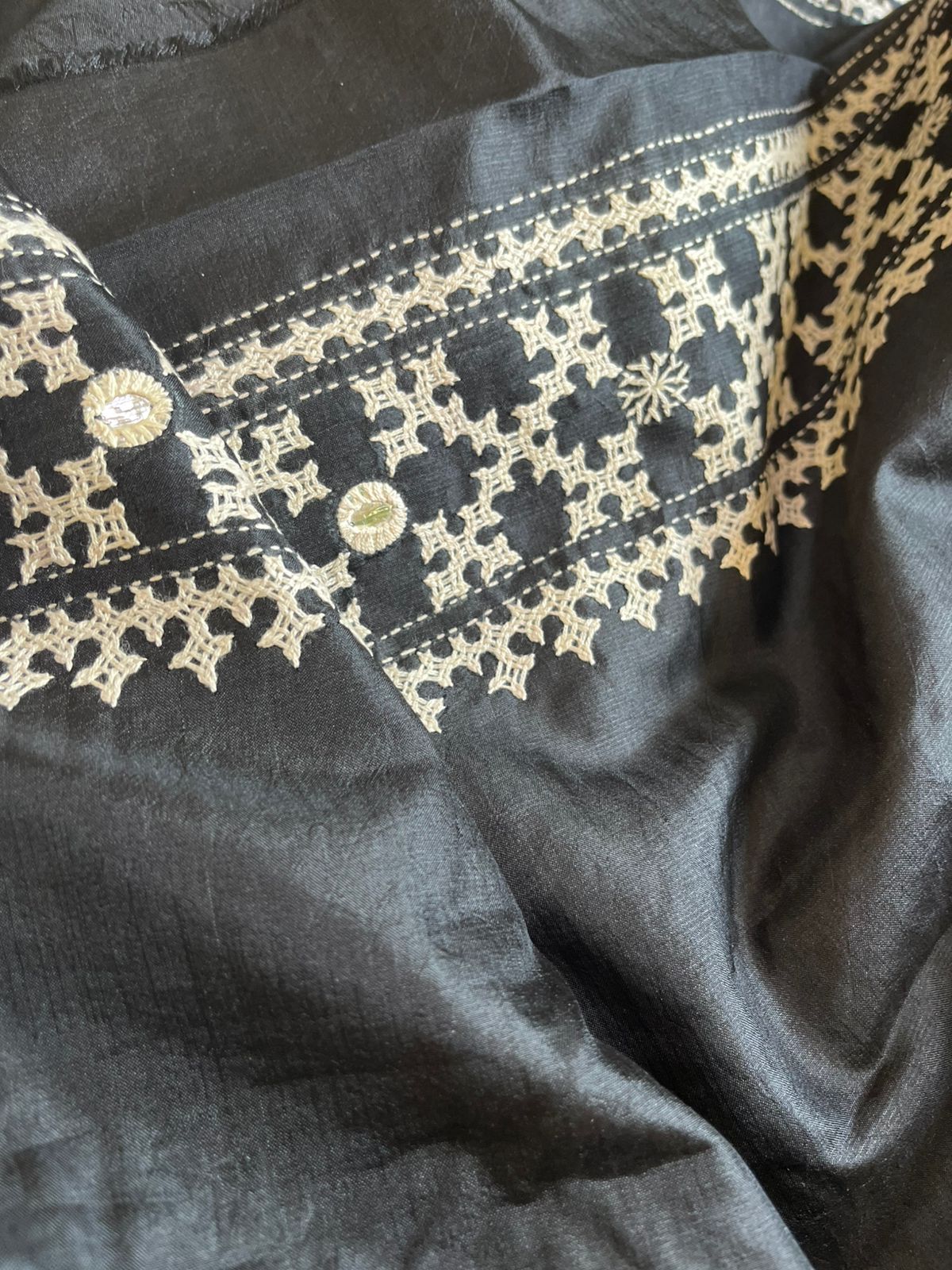 Beautiful Pure Bangalore Silk Kutch Work Hand Embroidered Saree - Black and White