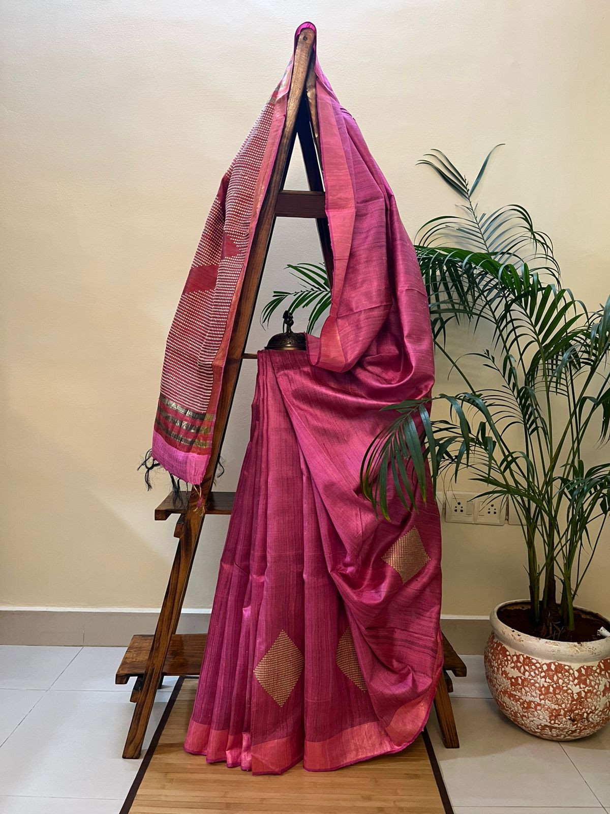 Pure Raw Silk Handloom Saree- Pink Red