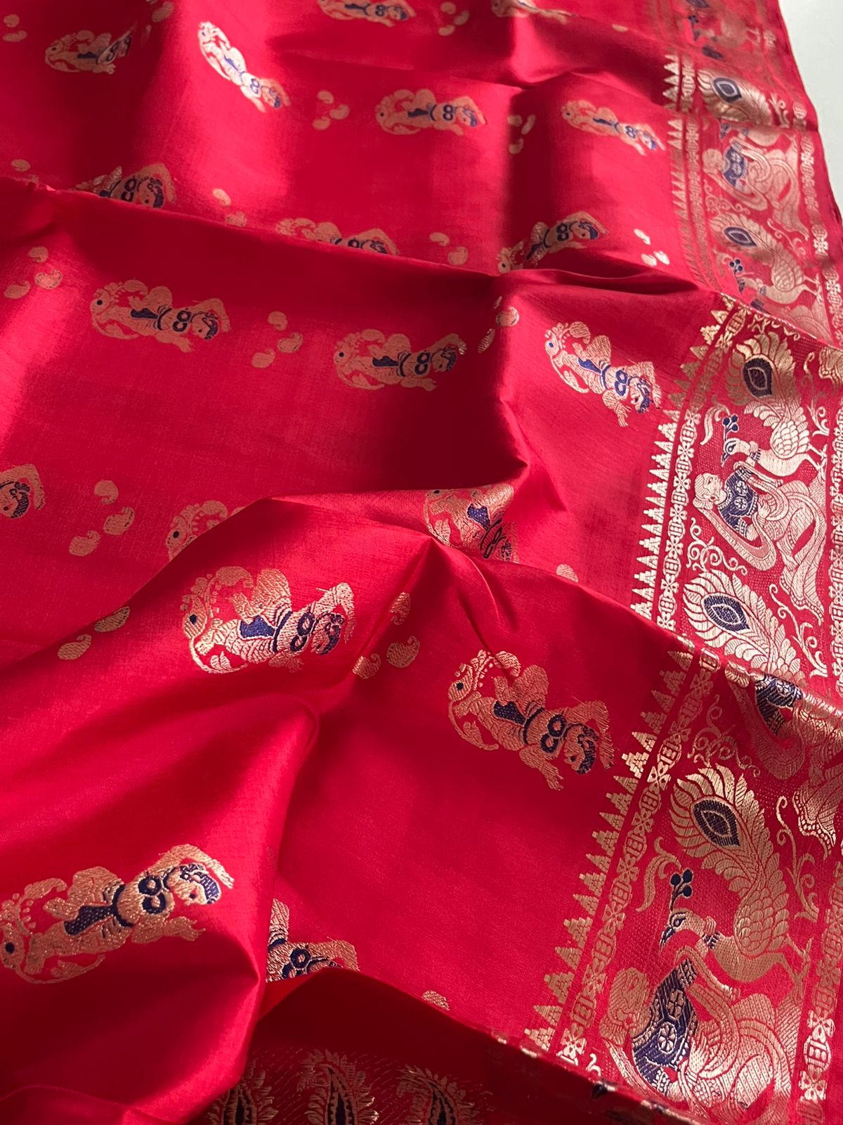 Exquisite Handwoven Pure Silk Swarnachari saree - Red