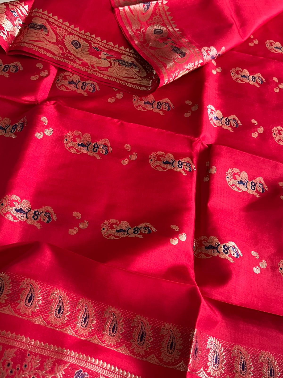 Exquisite Handwoven Pure Silk Swarnachari saree - Red