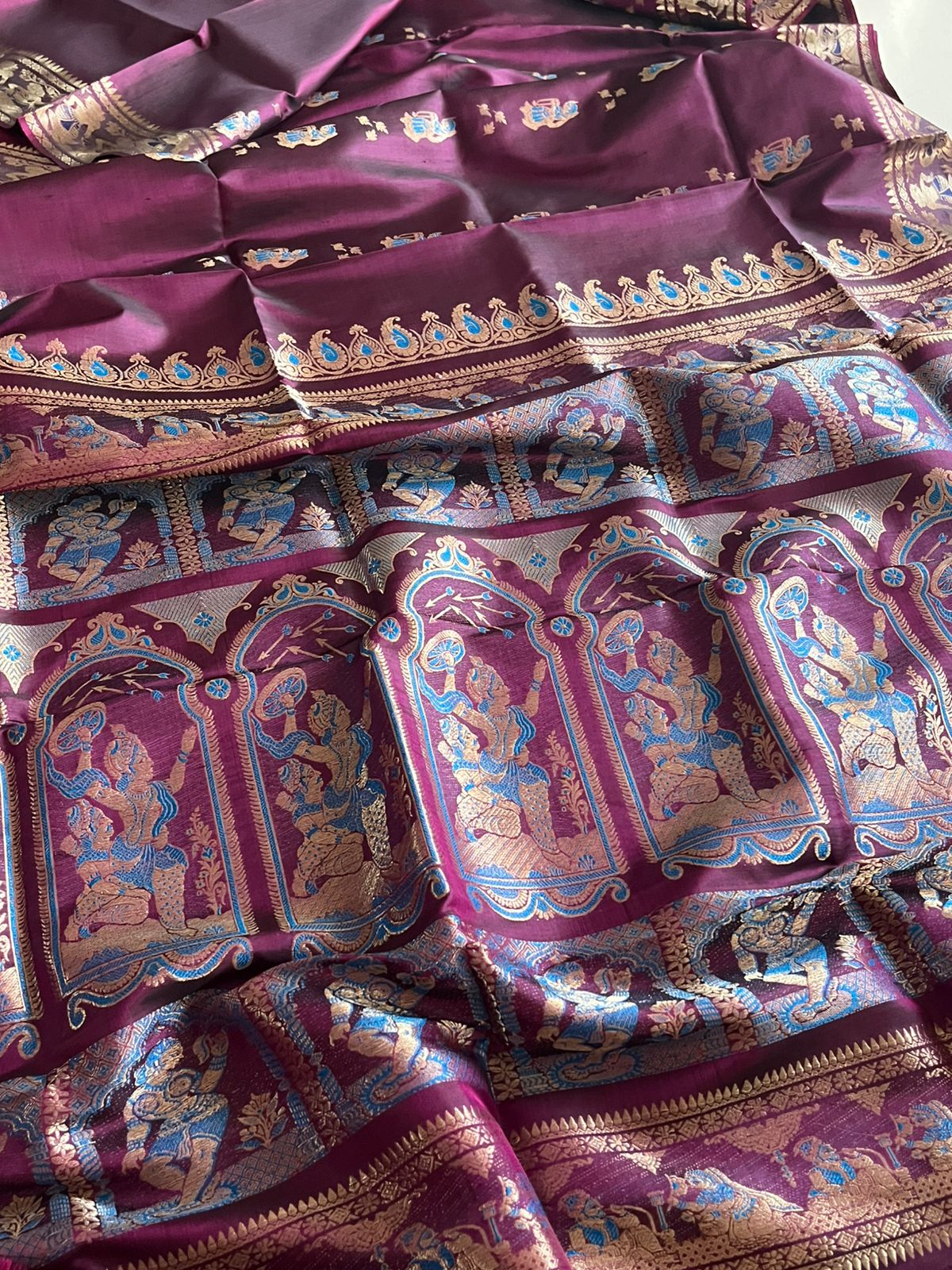 Exquisite Handwoven Pure Silk Baluchari saree - Wine