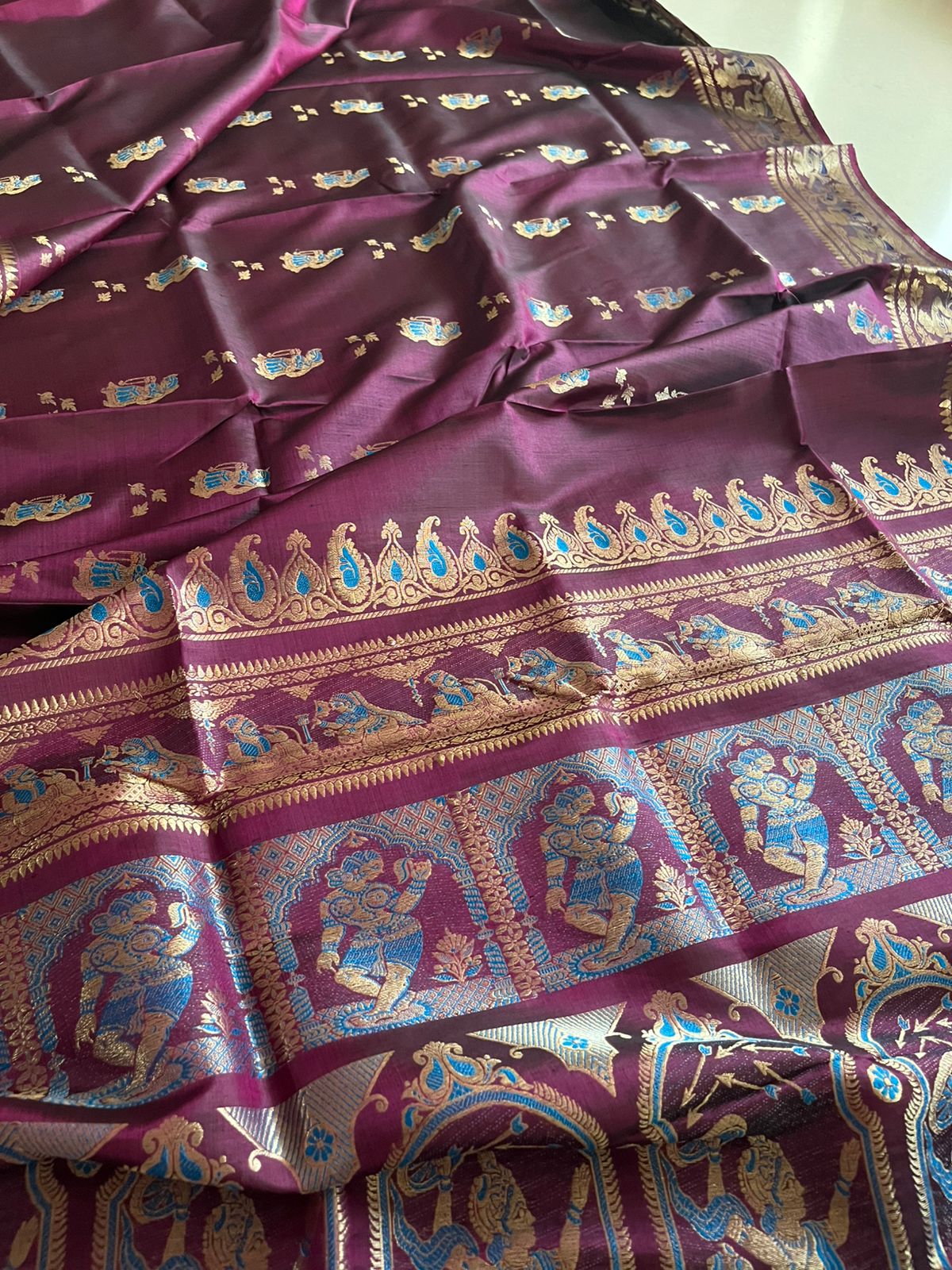Exquisite Handwoven Pure Silk Baluchari saree - Wine