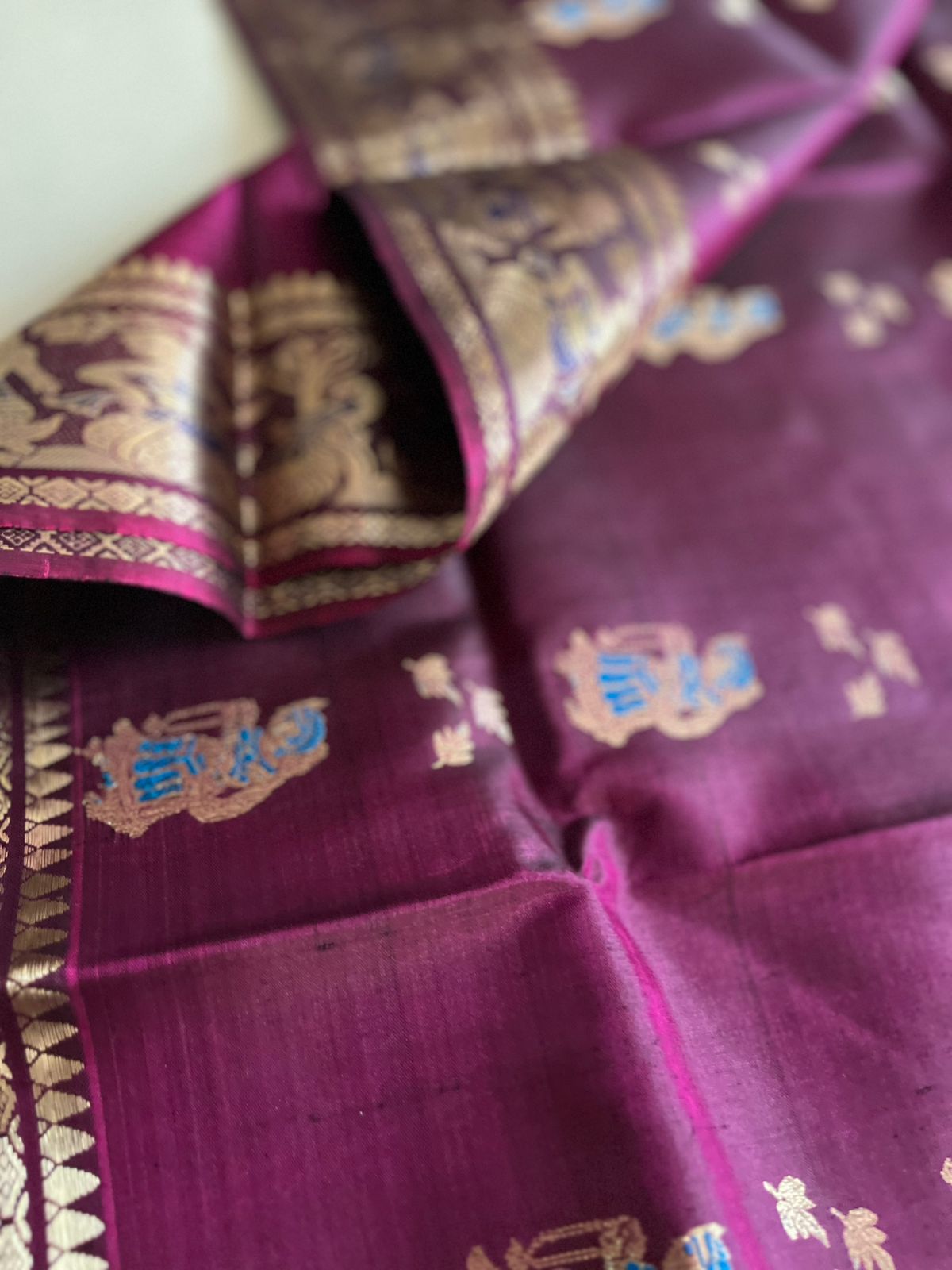 Exquisite Handwoven Pure Silk Baluchari saree - Wine