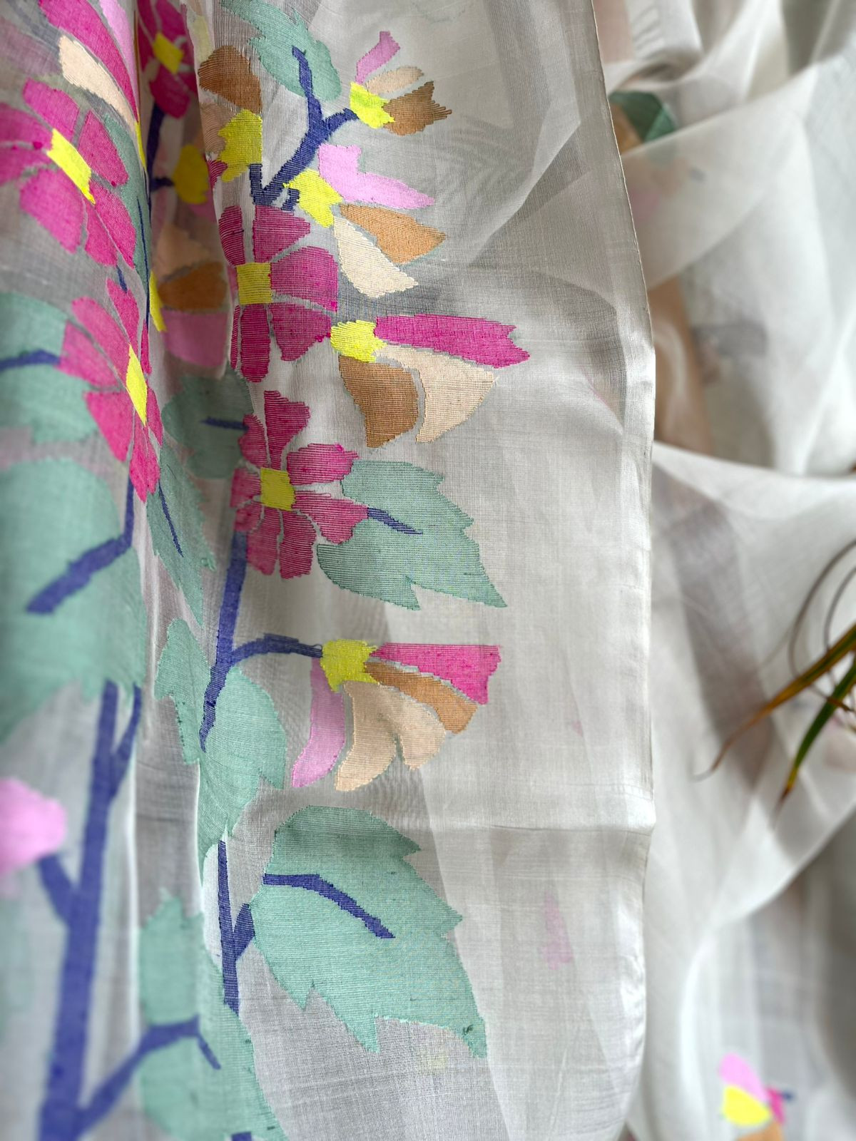 Pure Silk Jamdani Handloom saree - White with multicolour