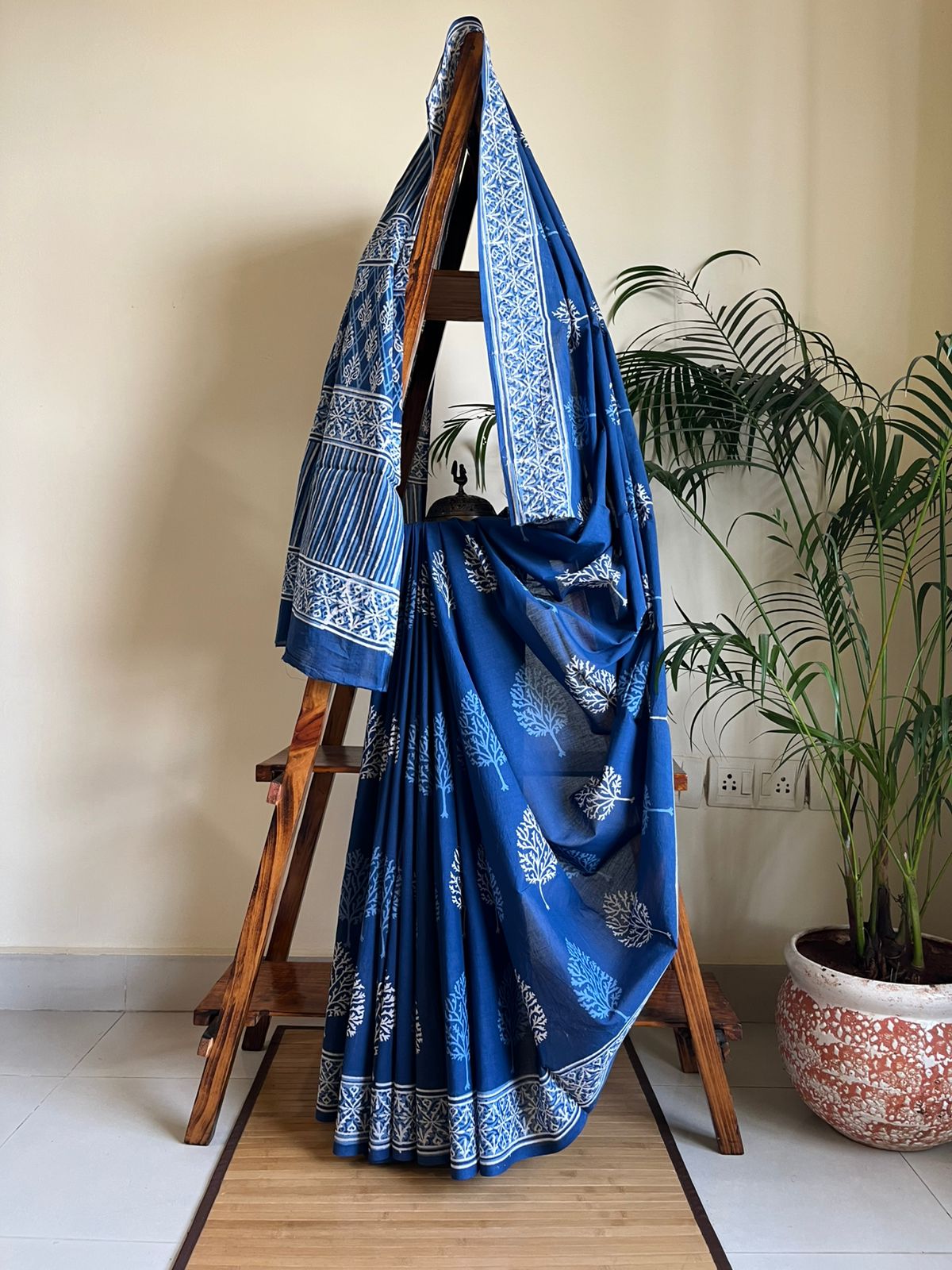Pure Mul cotton Handblock Printed Saree with complimentary AJRAKH blouse - Blue