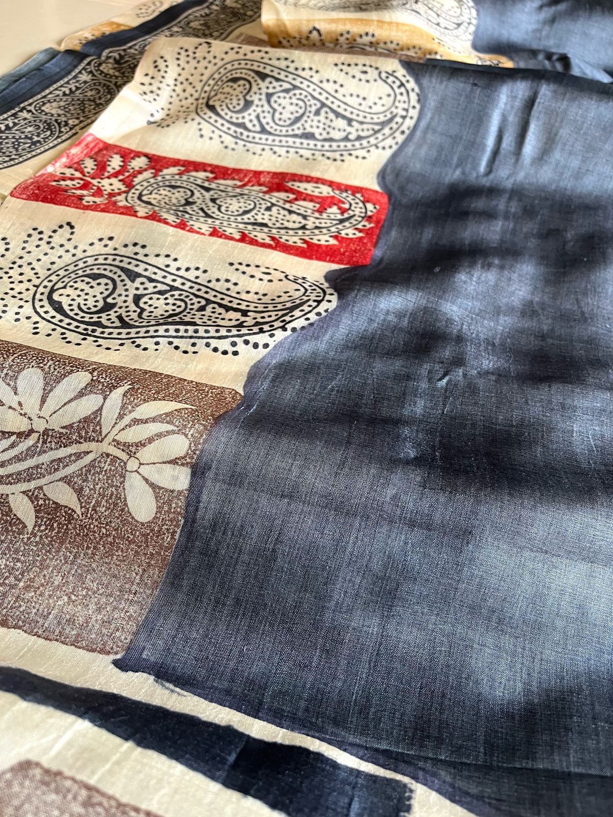Very exclusive Pure Tussar Silk Saree with Handblock - Grey