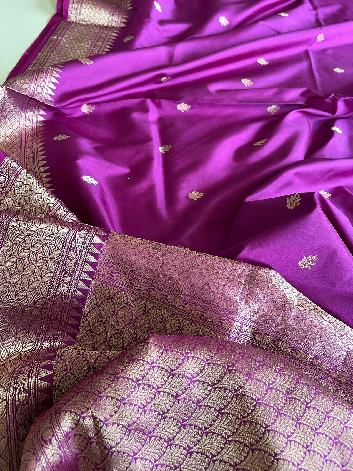 Pure Handloom Banarasi Katan Silk saree - Purple