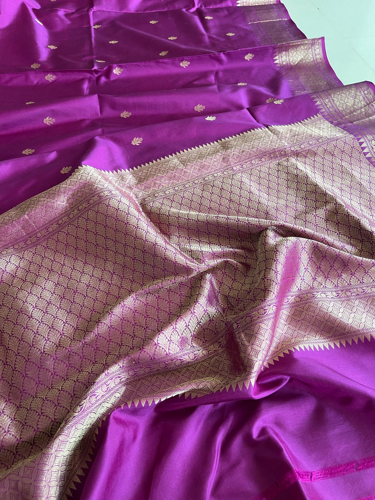 Pure Handloom Banarasi Katan Silk saree - Purple