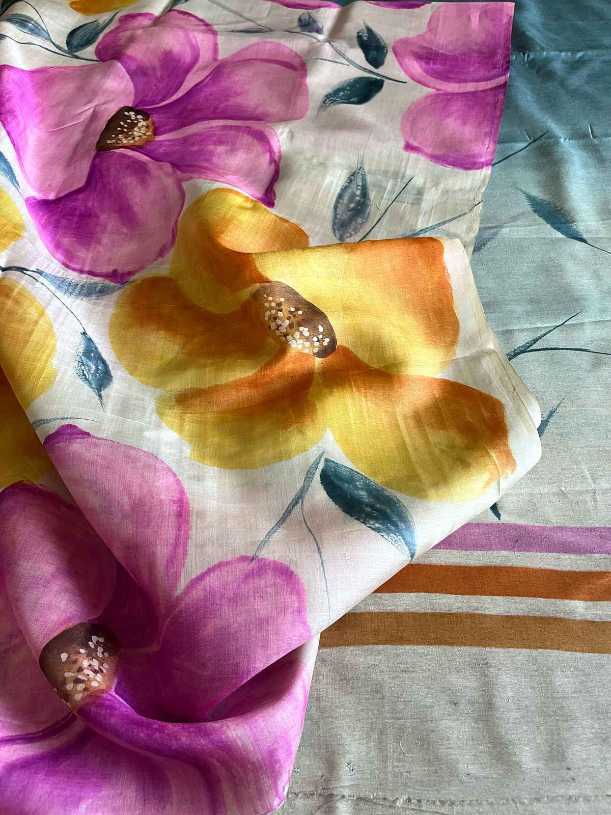 Exquisite and Gorgeous Pure Silk Handpainted Kurta Dupatta Set - Pink