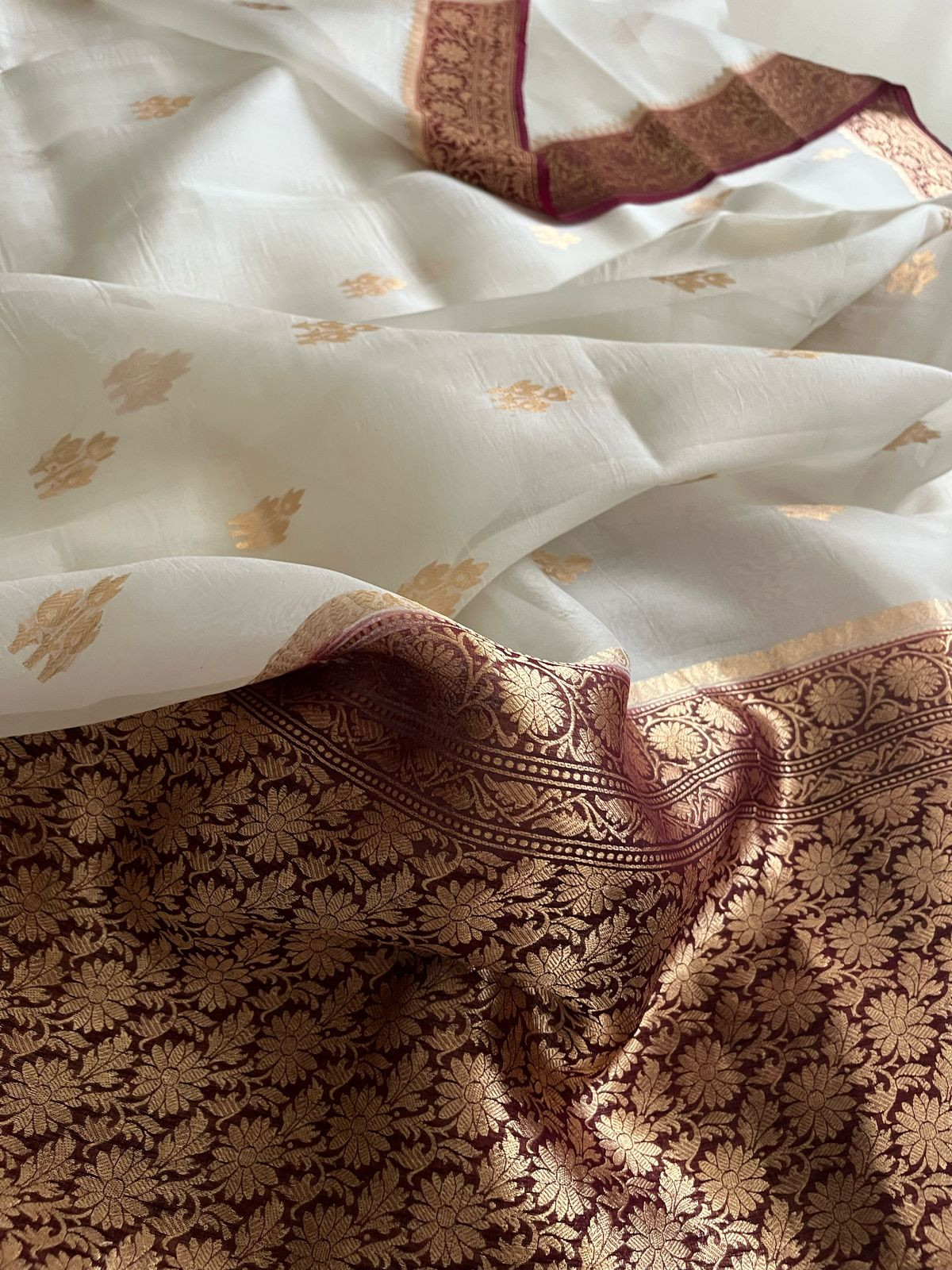 Kora Banarasi Pure Organza Handwoven Silk Saree with Kadwa Buttis - Pearl White