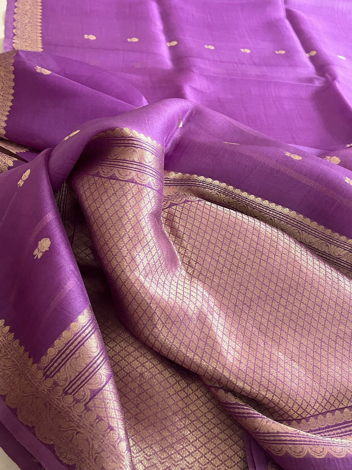 Kora Banarasi Pure Organza Handwoven Silk Saree with Kadwa Buttis - Light Purple