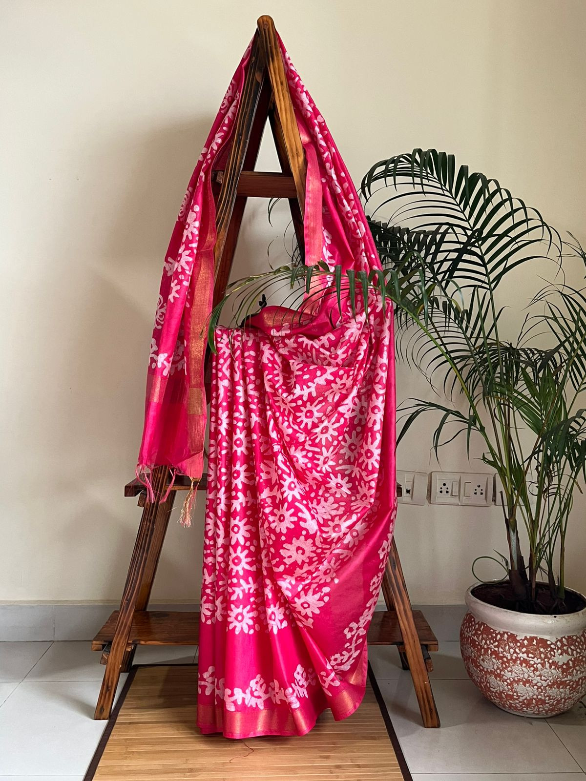 Pure Cotton Wax Batik Saree with zari border - Pink