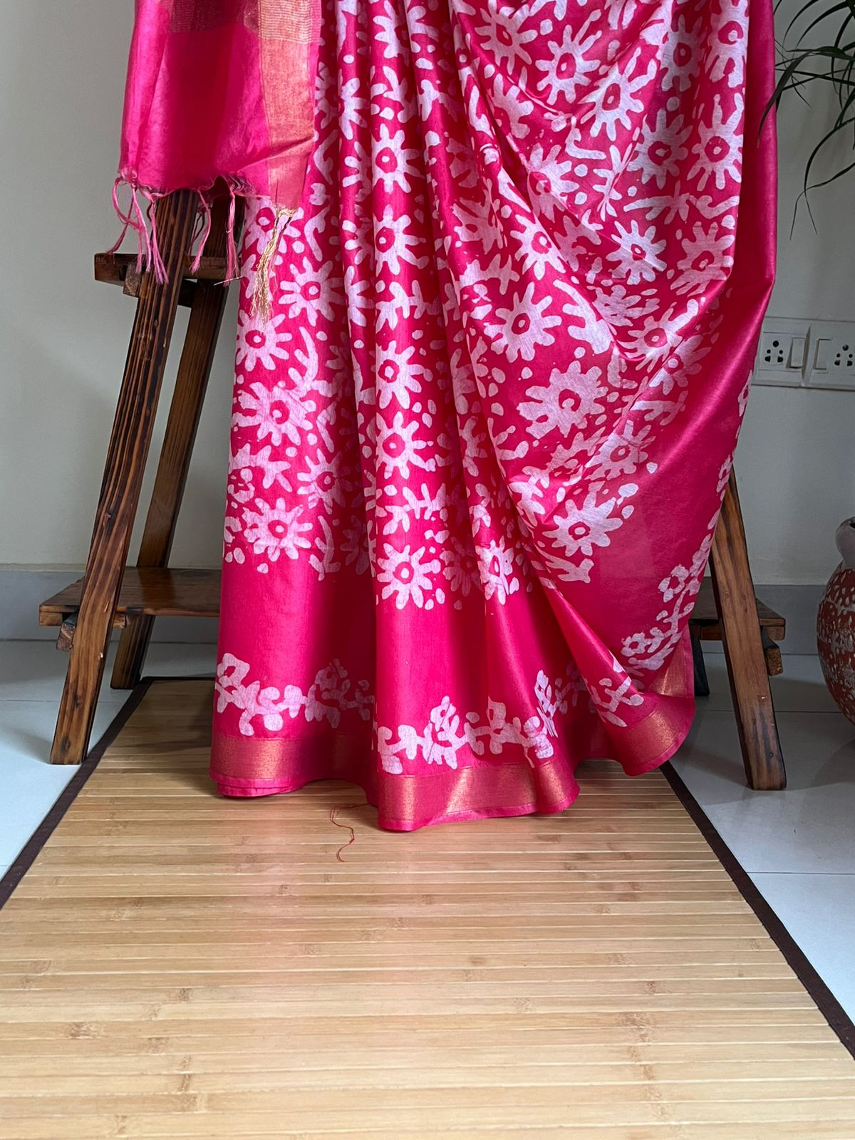 Pure Cotton Wax Batik Saree with zari border - Pink