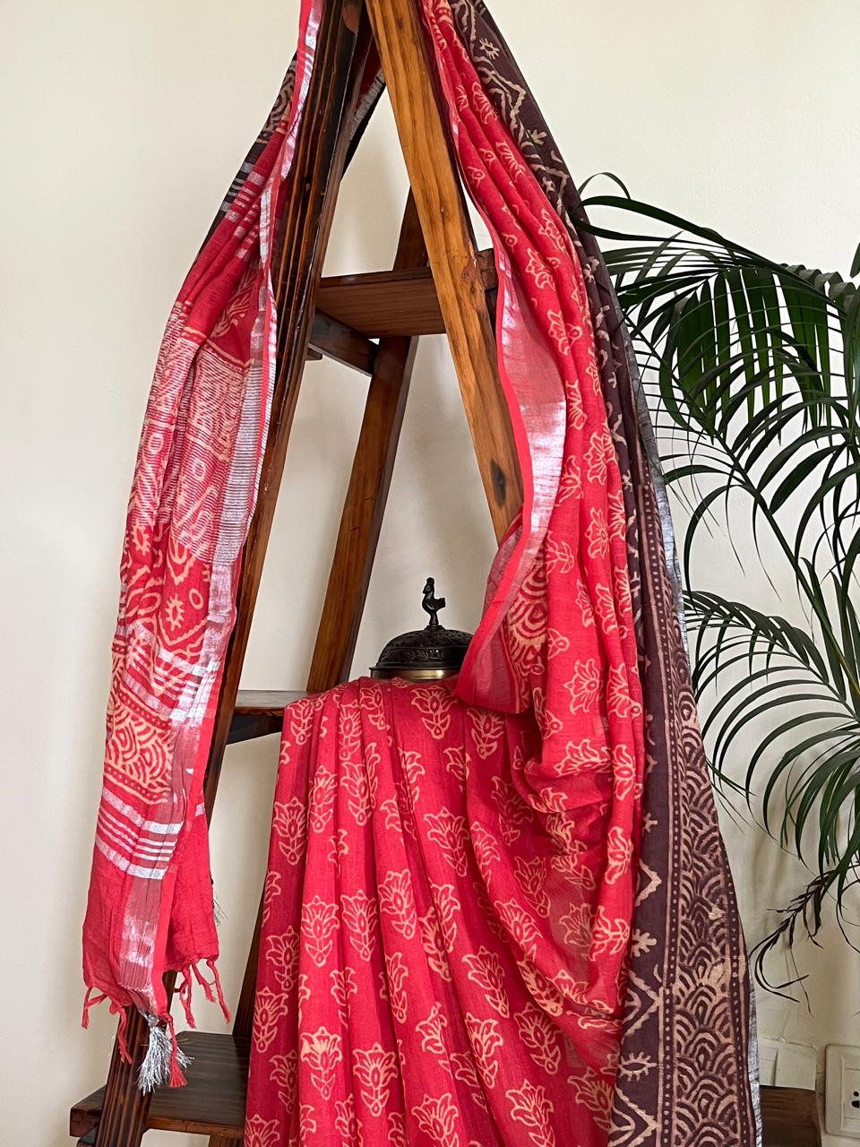 Linen Cotton Handloom Saree - Red With Brown