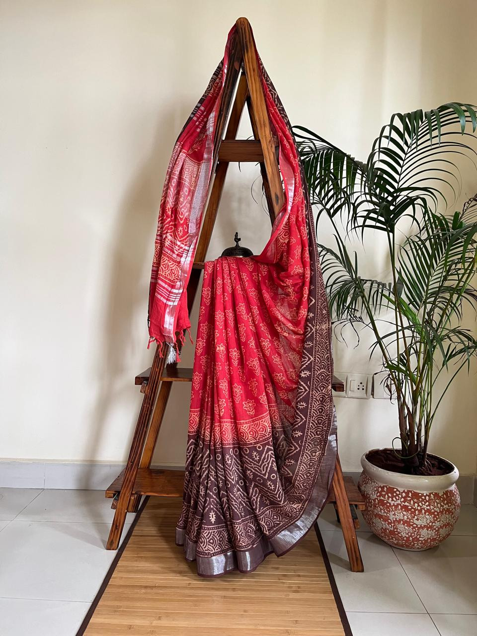 Linen Cotton Handloom Saree - Red With Brown