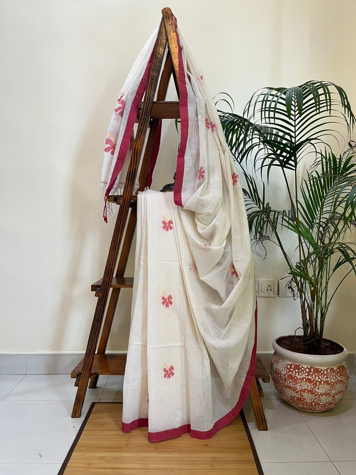 Pure cotton handwoven Bengal cotton saree - Off white